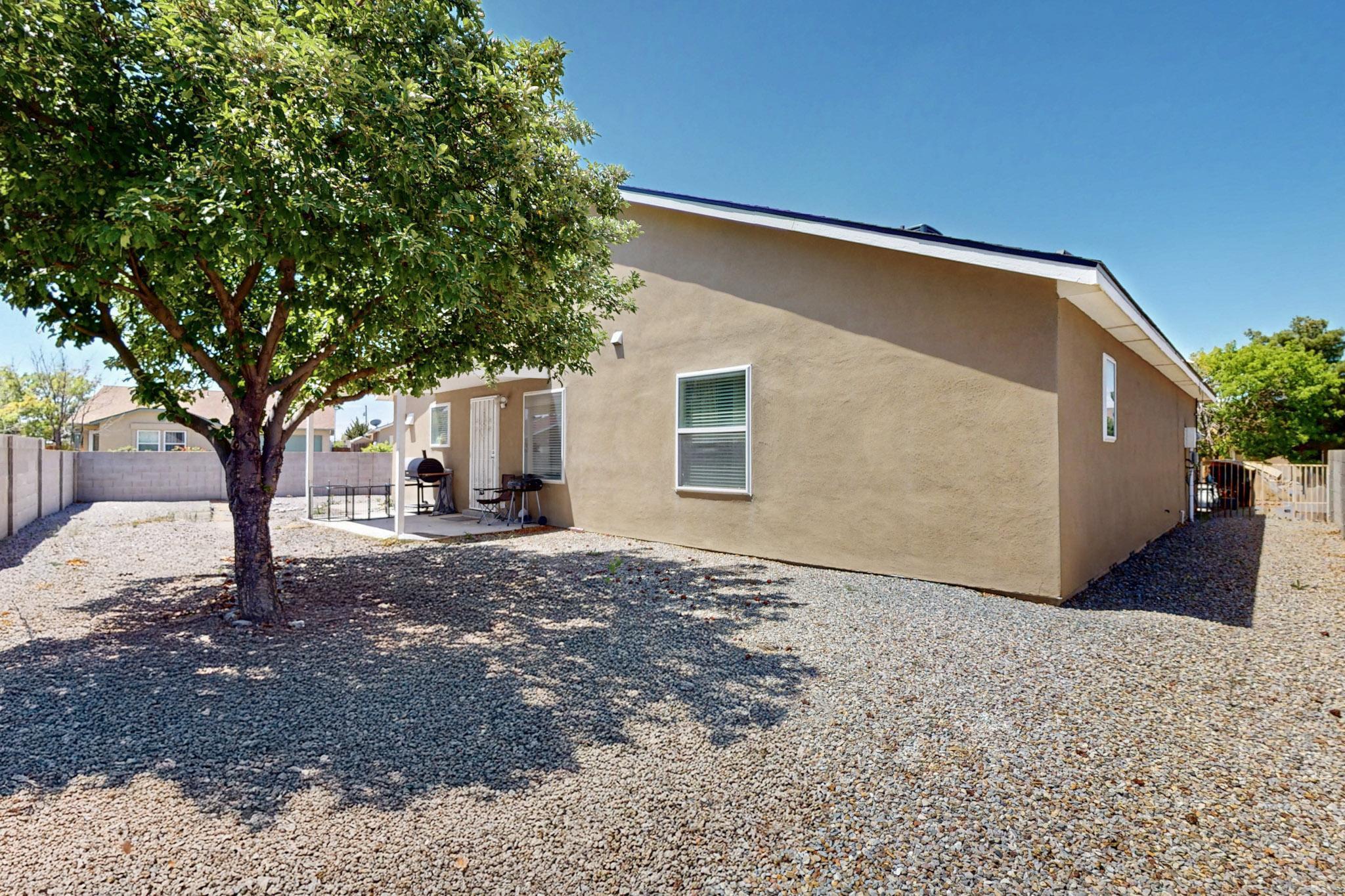 10900 BANDELIER Drive NW