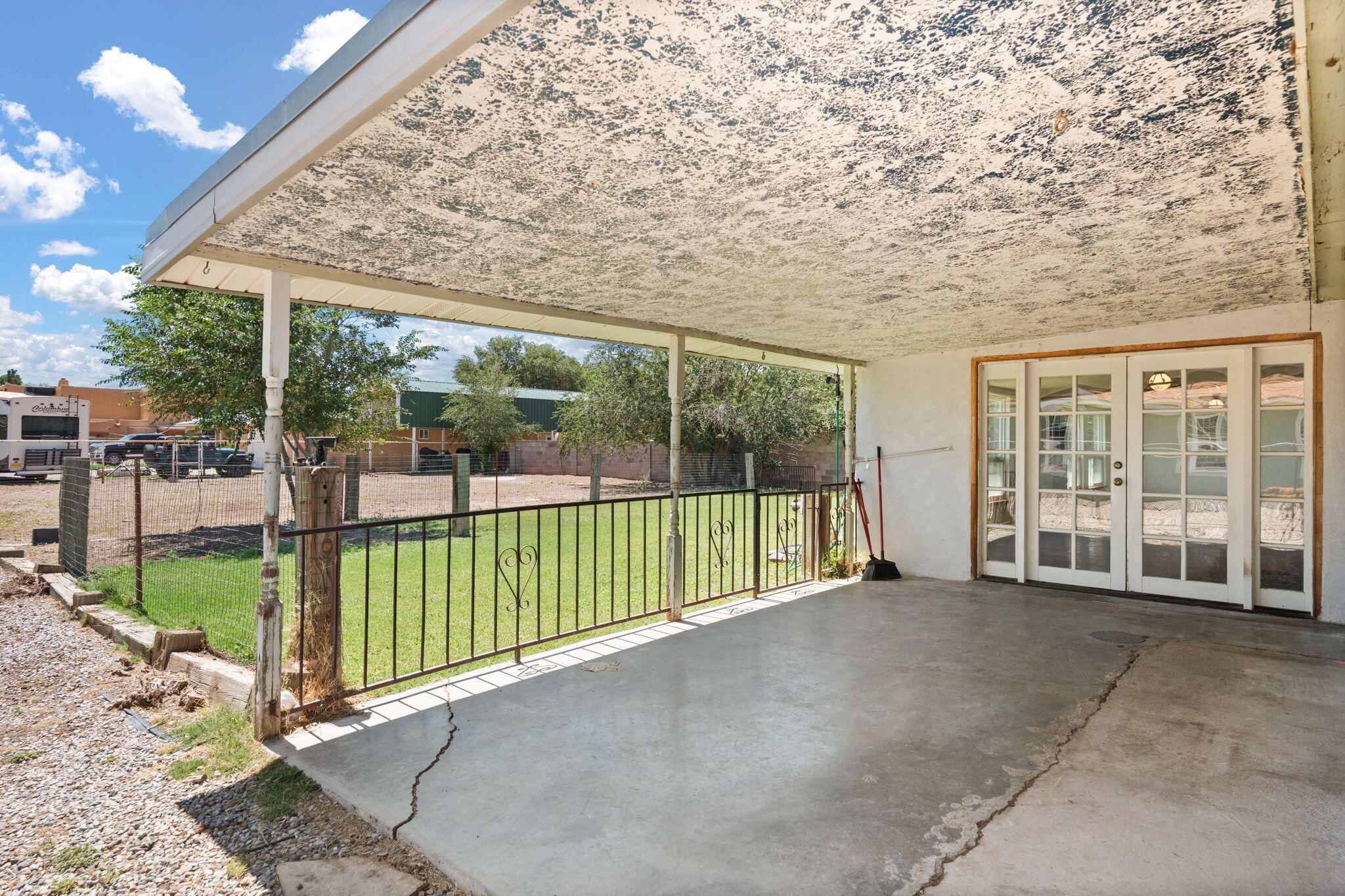 588 El Pueblo Road NW