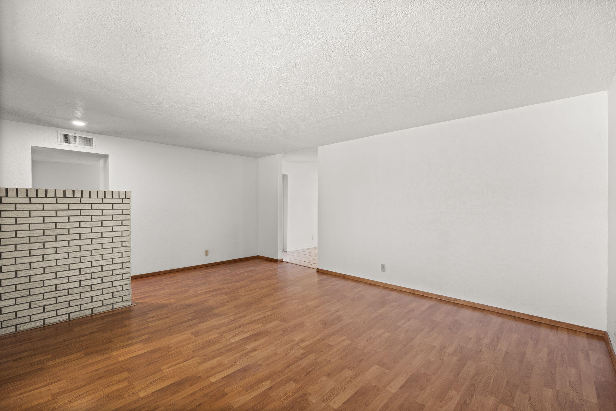 588 El Pueblo Road NW