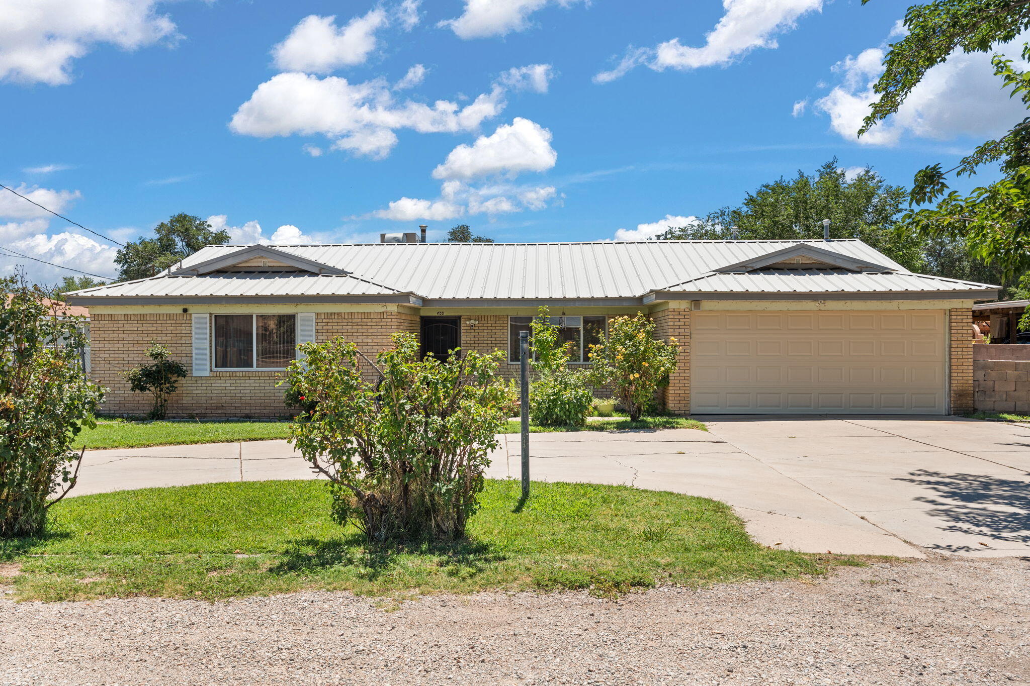 588 El Pueblo Road NW