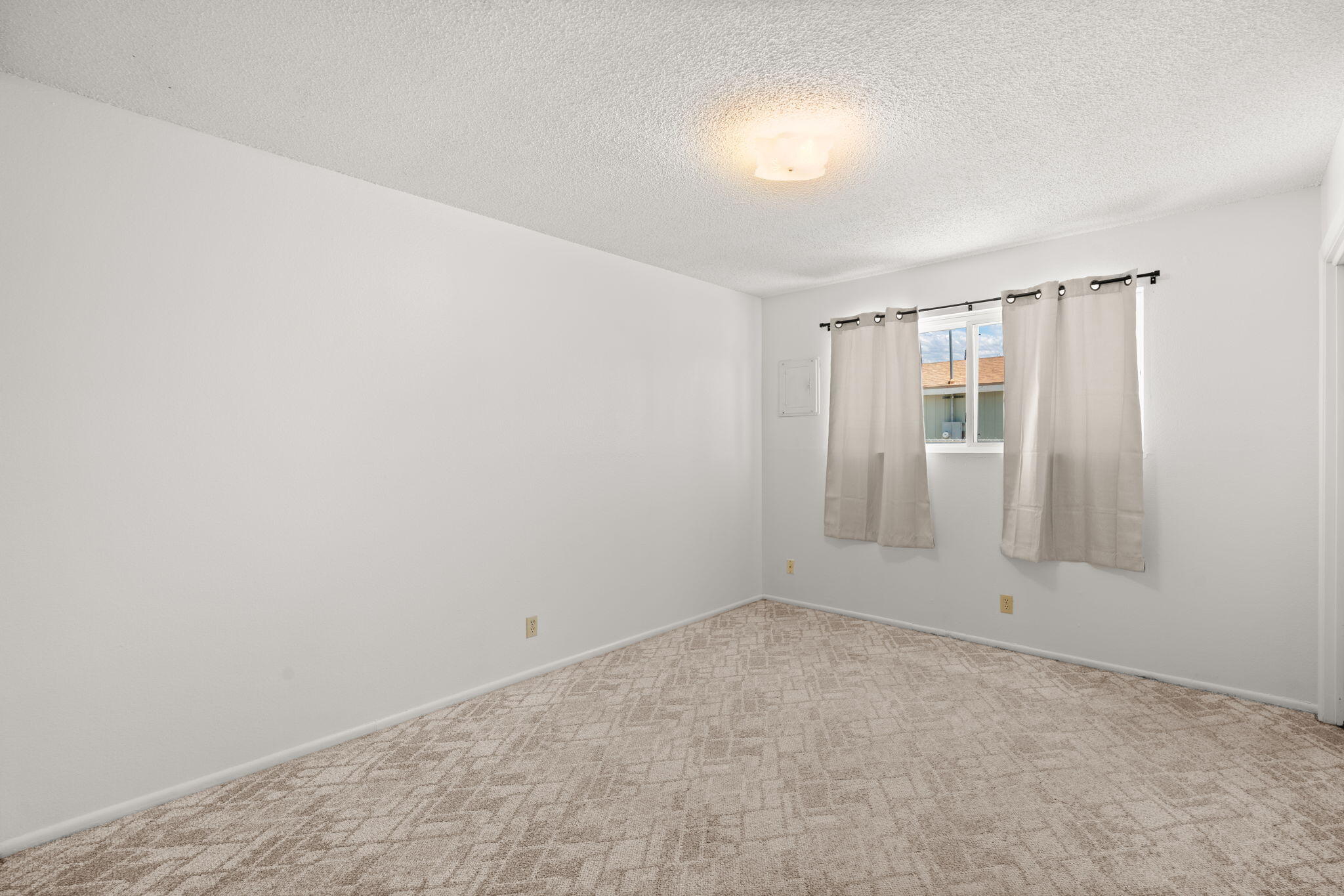 588 El Pueblo Road NW