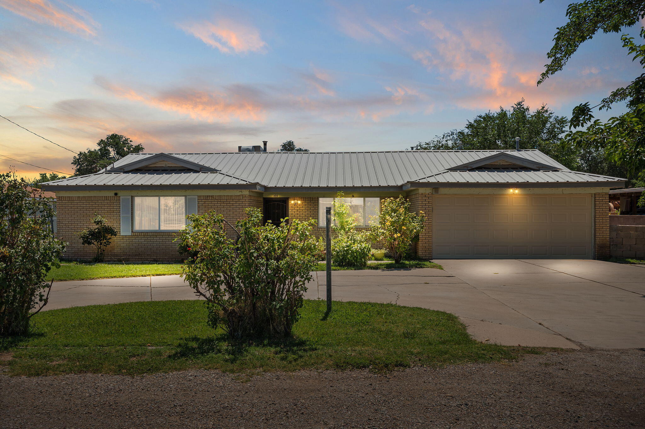 588 El Pueblo Road NW