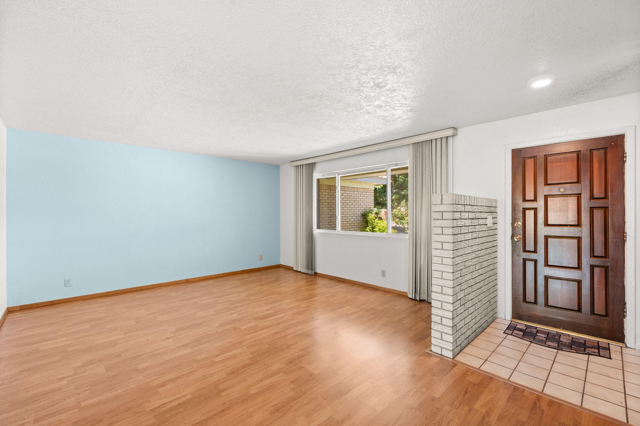 588 El Pueblo Road NW