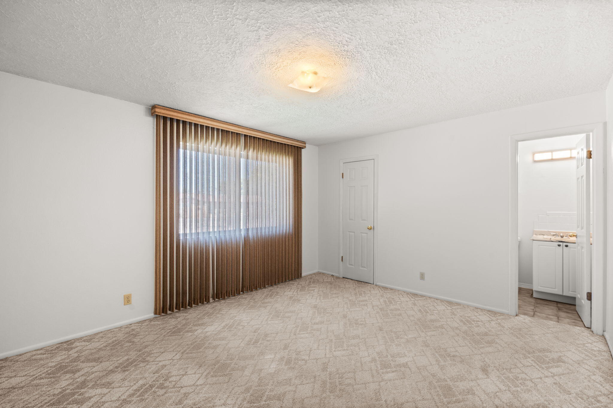 588 El Pueblo Road NW