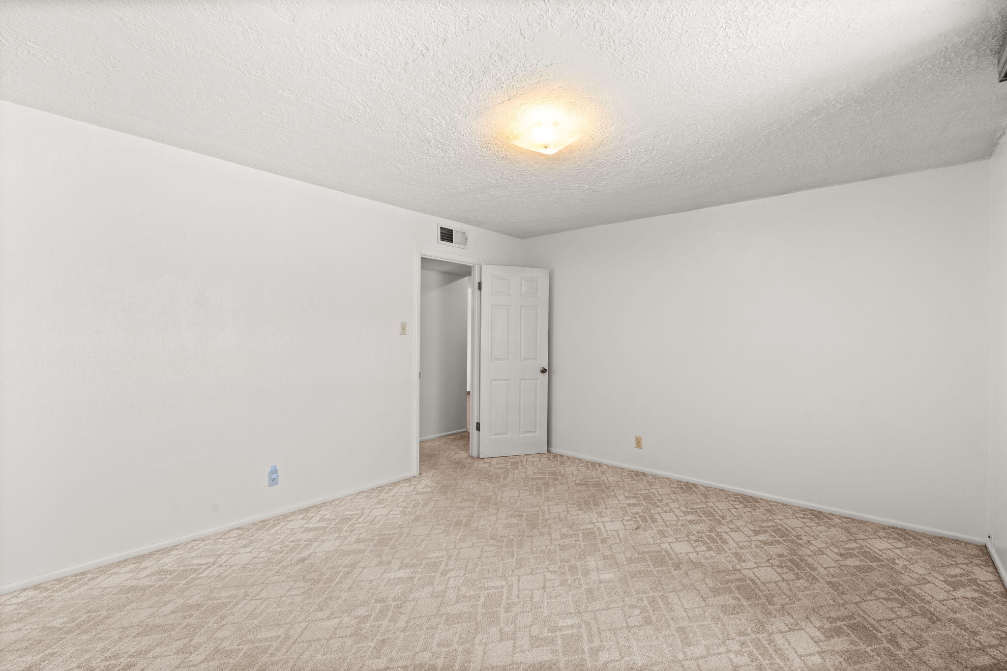 588 El Pueblo Road NW