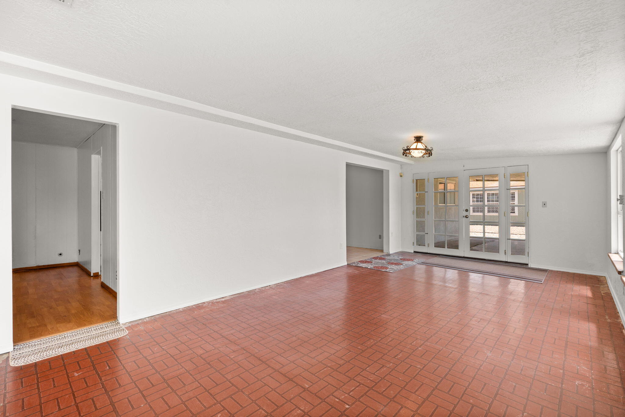 588 El Pueblo Road NW