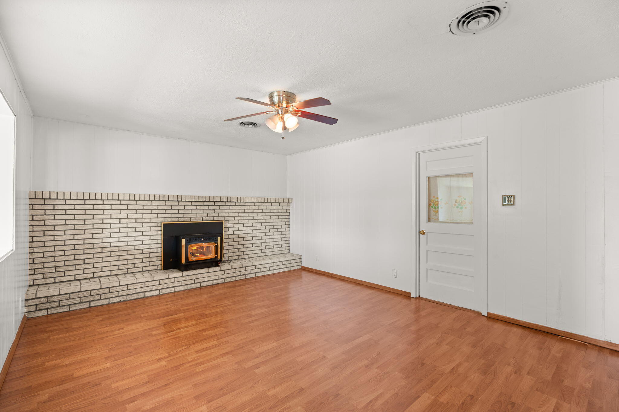 588 El Pueblo Road NW