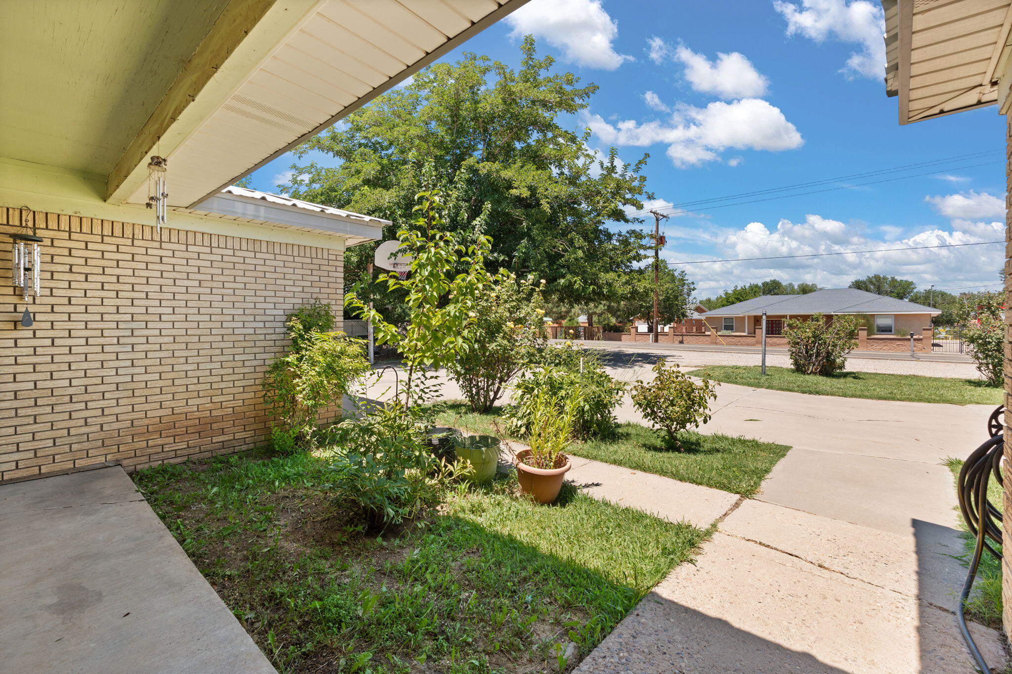 588 El Pueblo Road NW