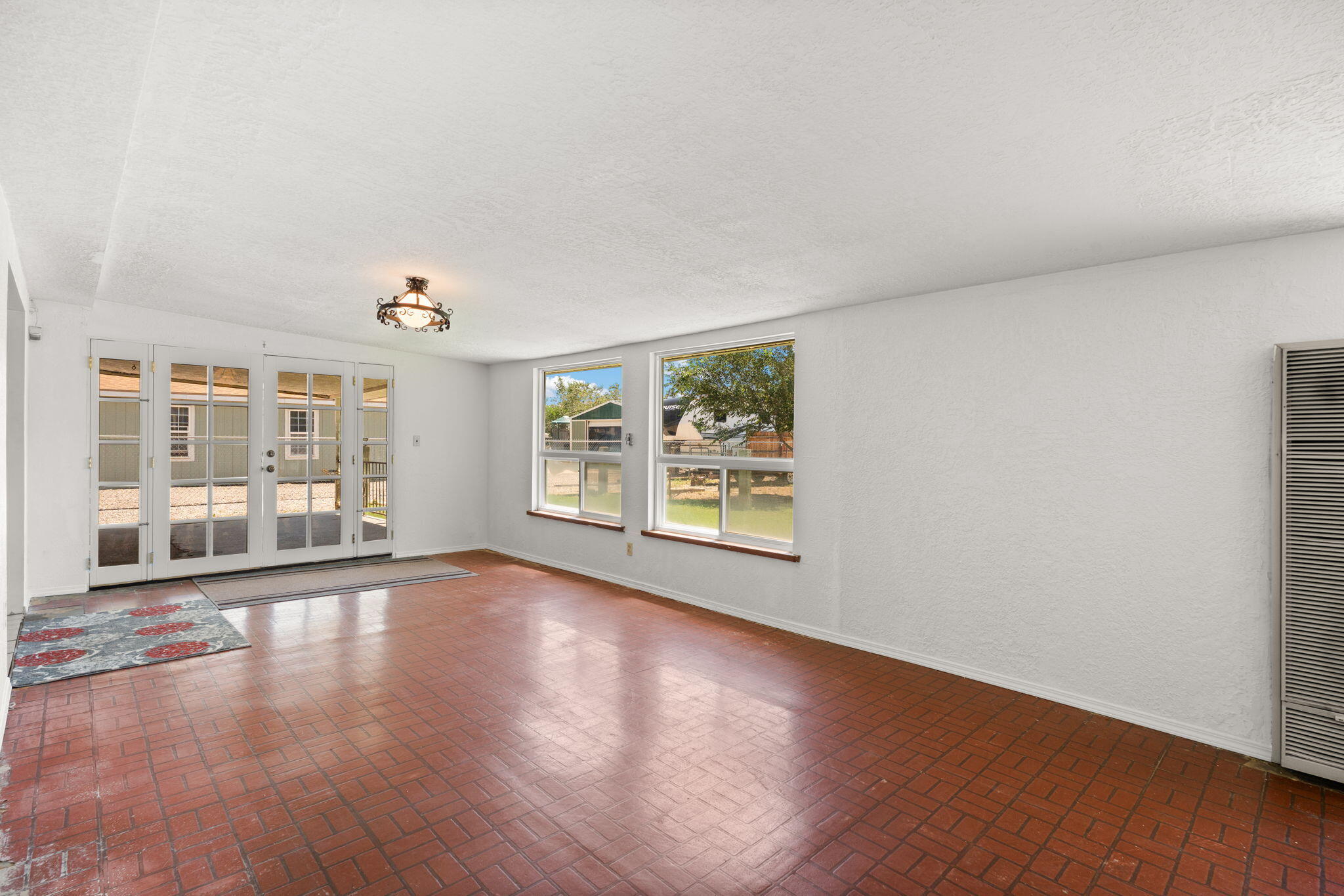 588 El Pueblo Road NW