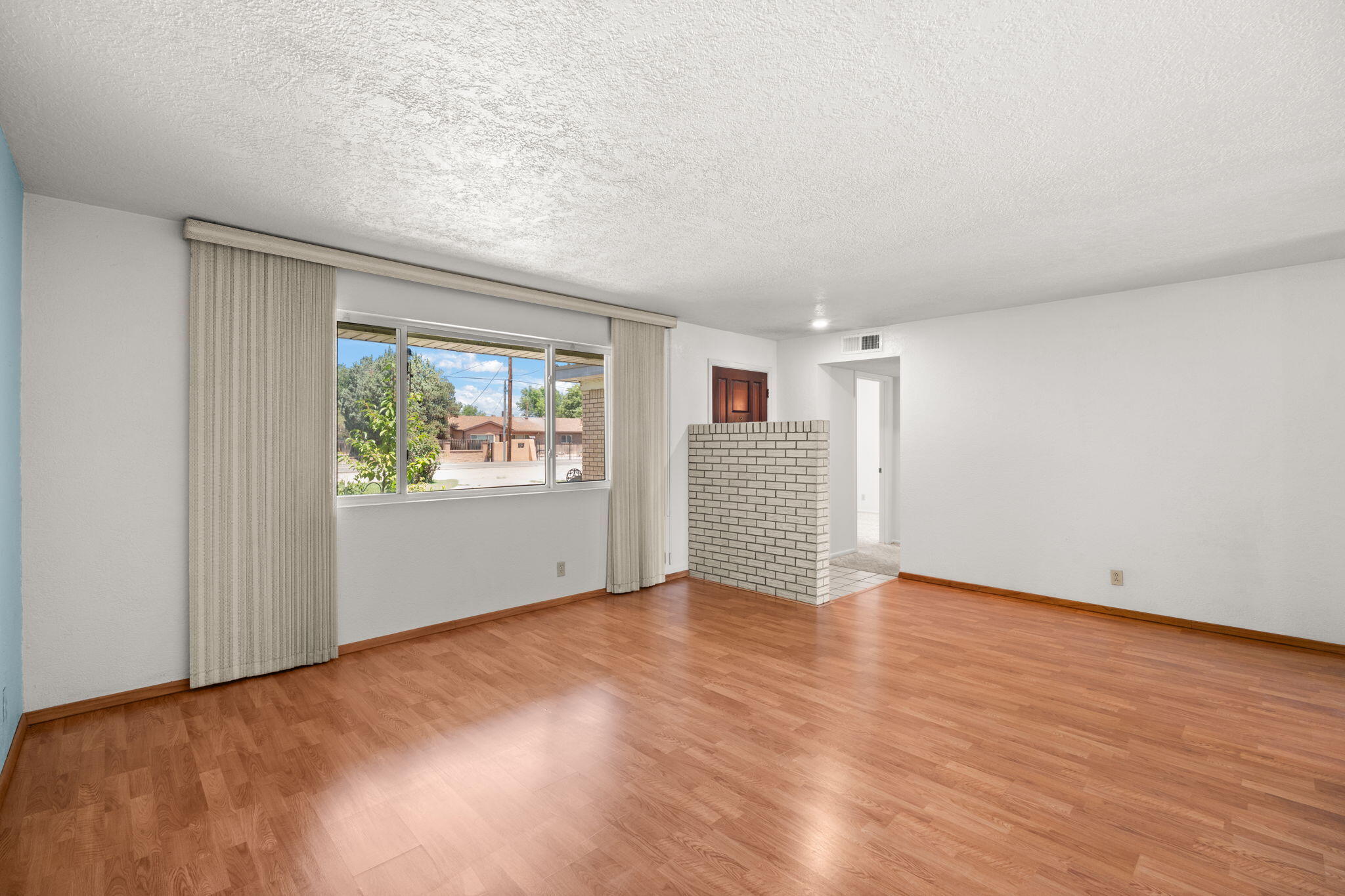 588 El Pueblo Road NW