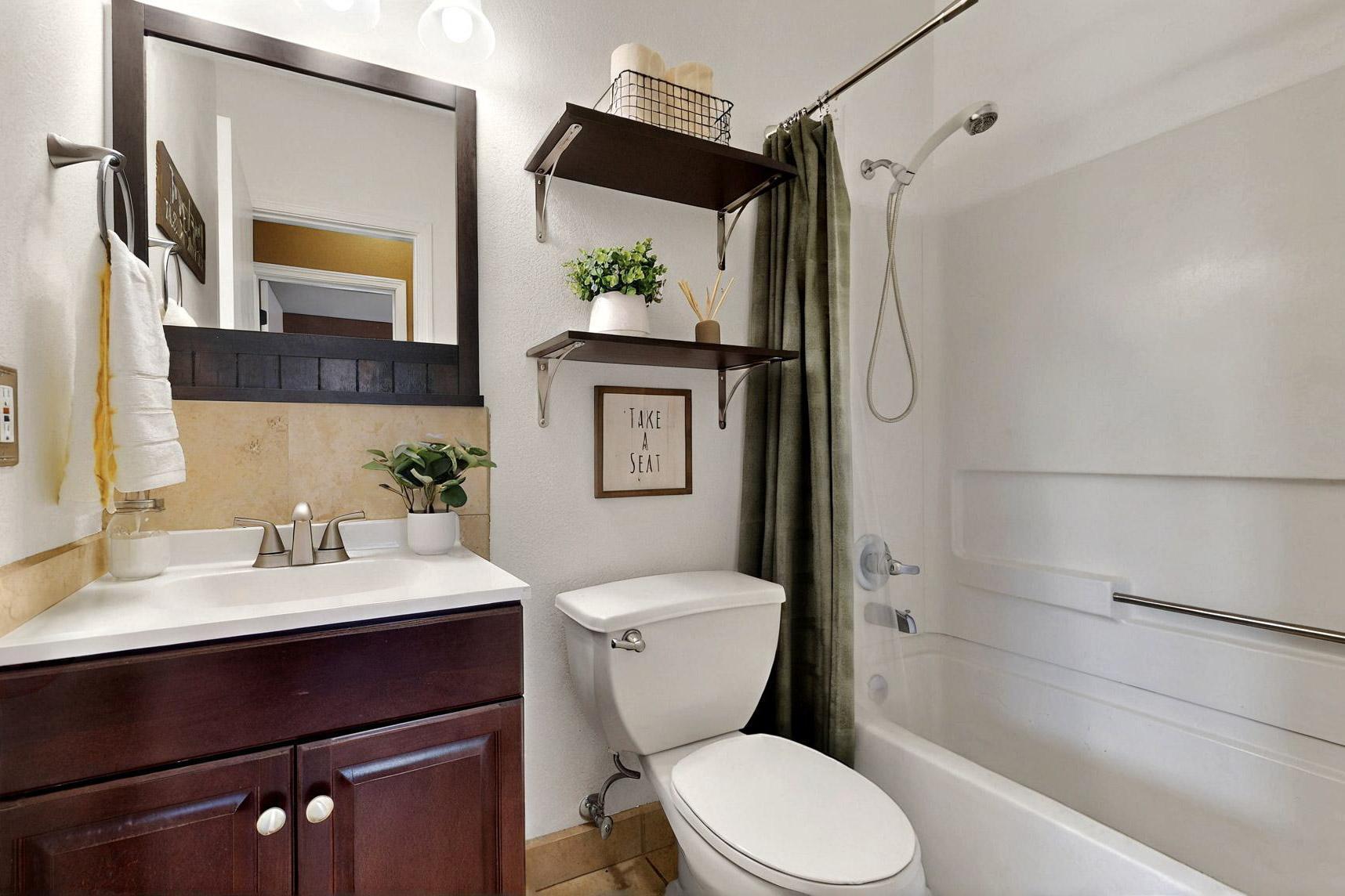 1416 BRIDLE WOOD Road NE