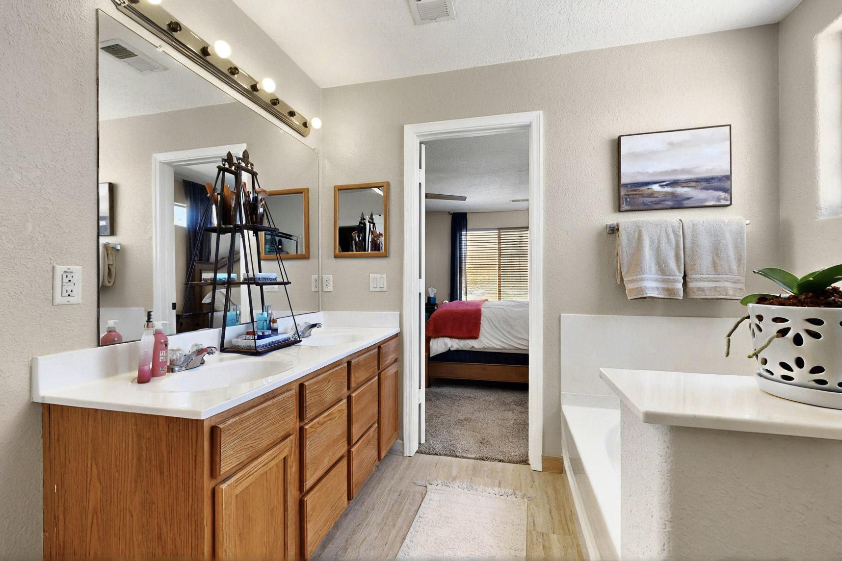 8164 LONG MESA Place NW