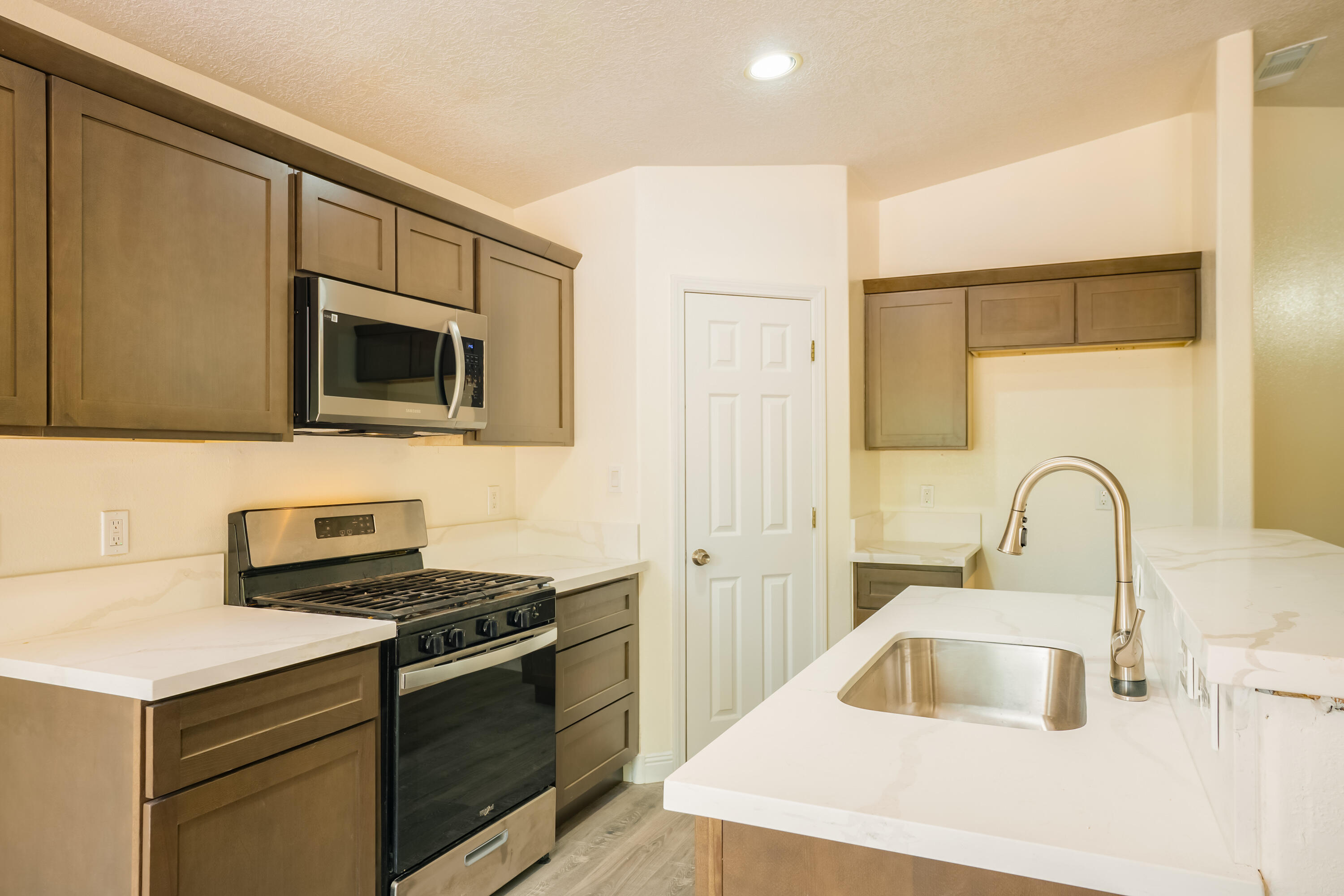 7113 AVIGNON Court NW