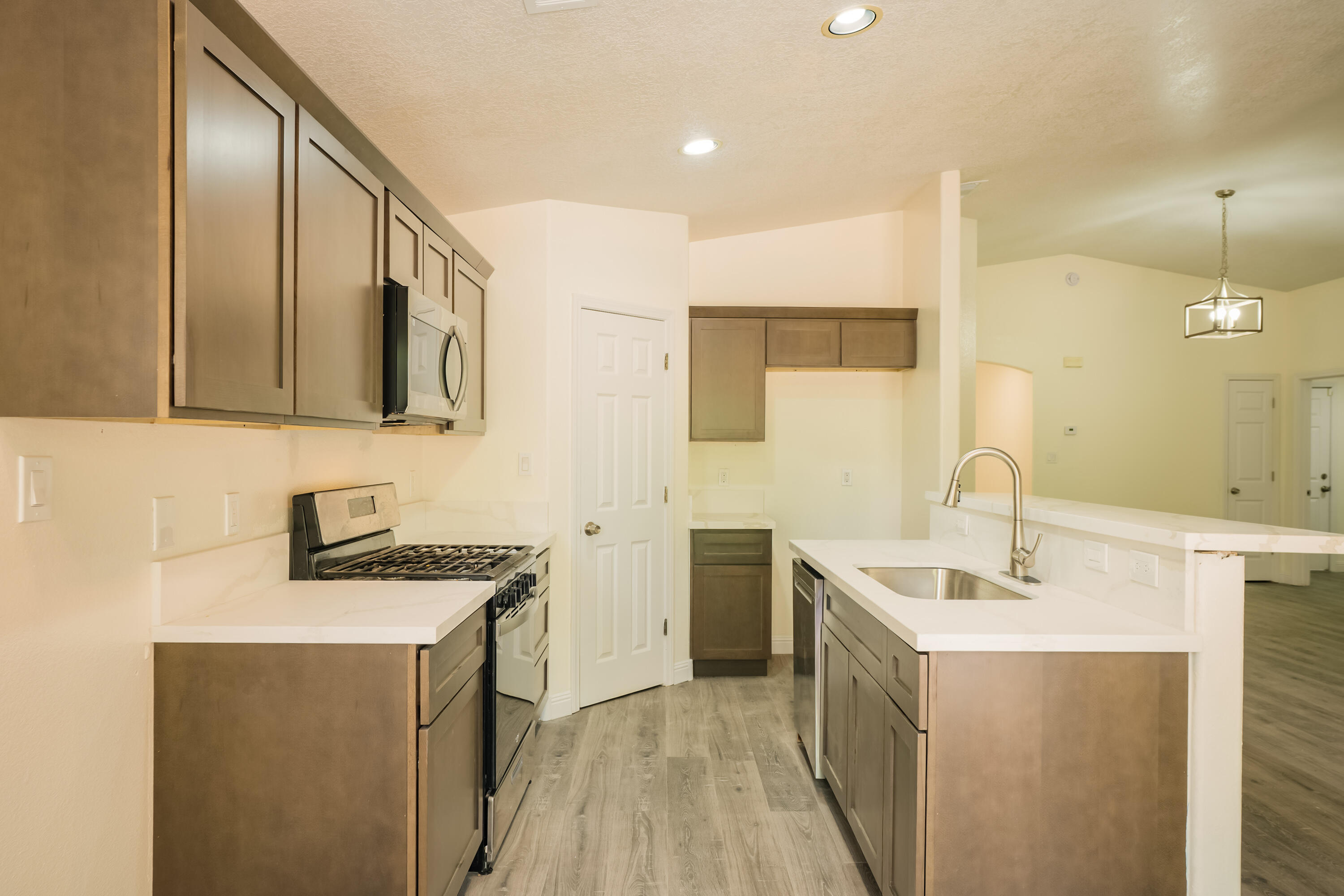 7113 AVIGNON Court NW