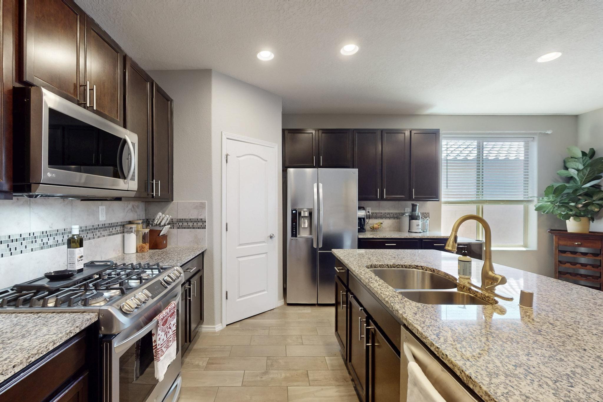 1923 REDONDO PEAK Drive NW