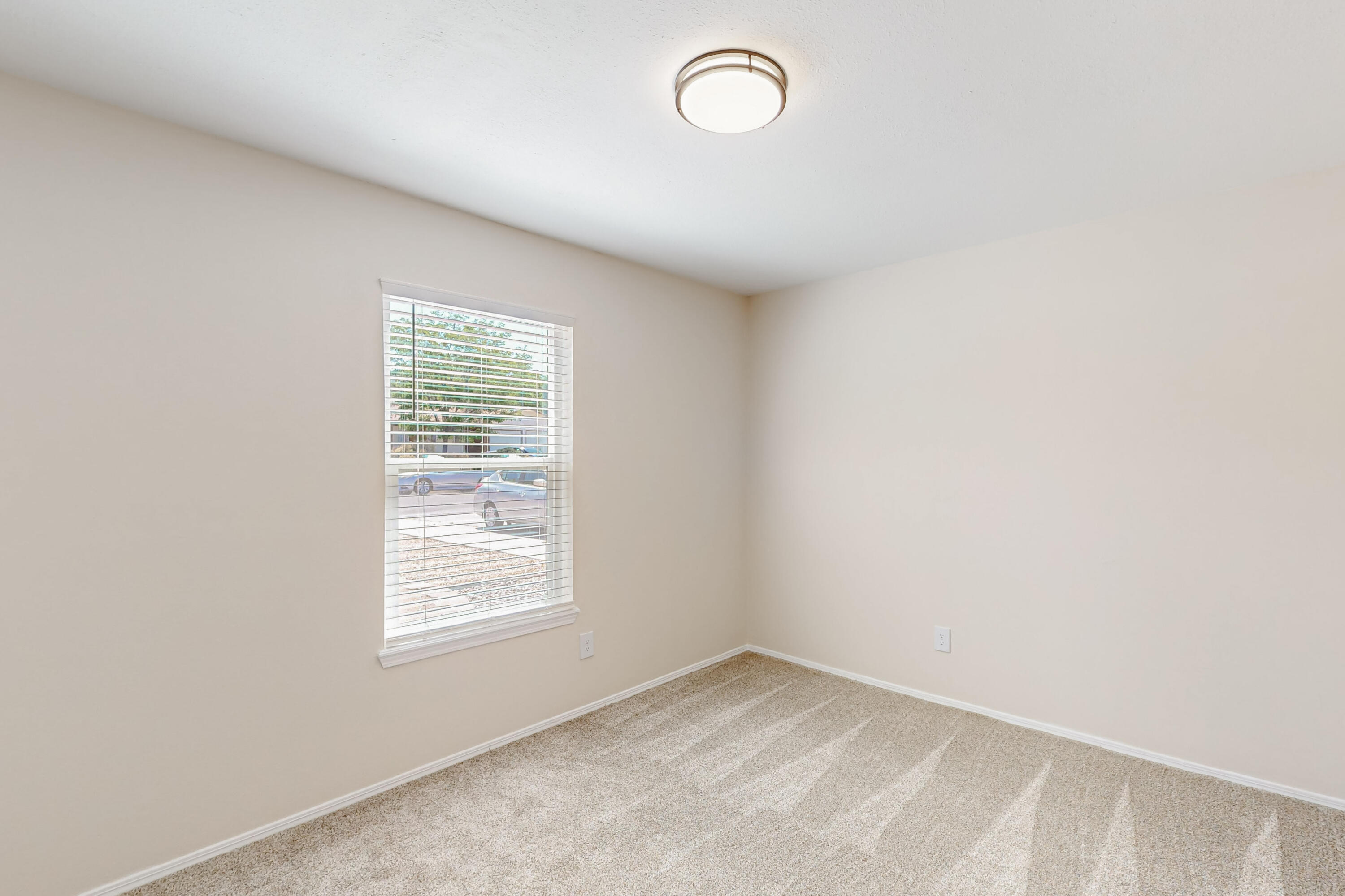 1825 Hiawatha Court NE