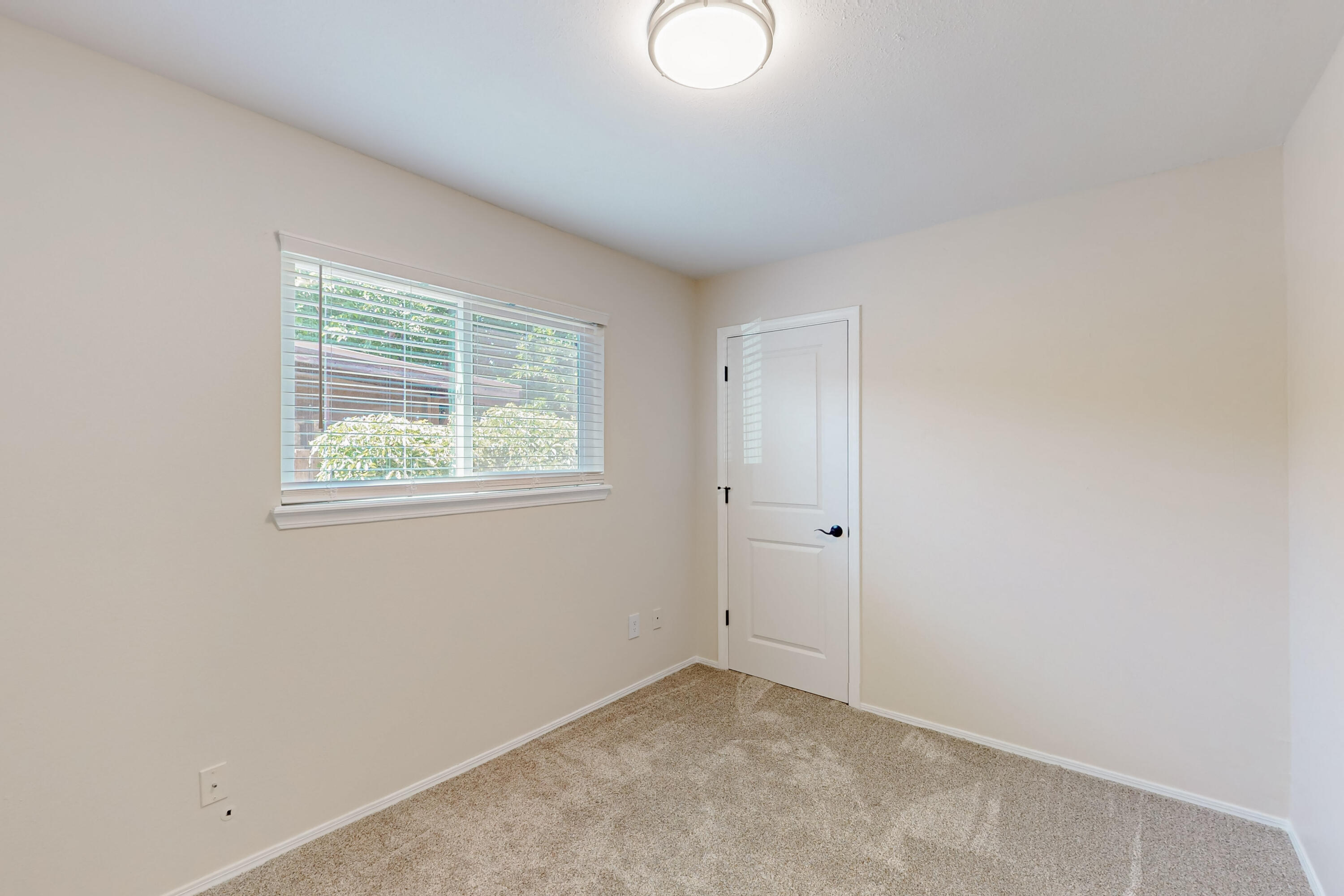 1825 Hiawatha Court NE