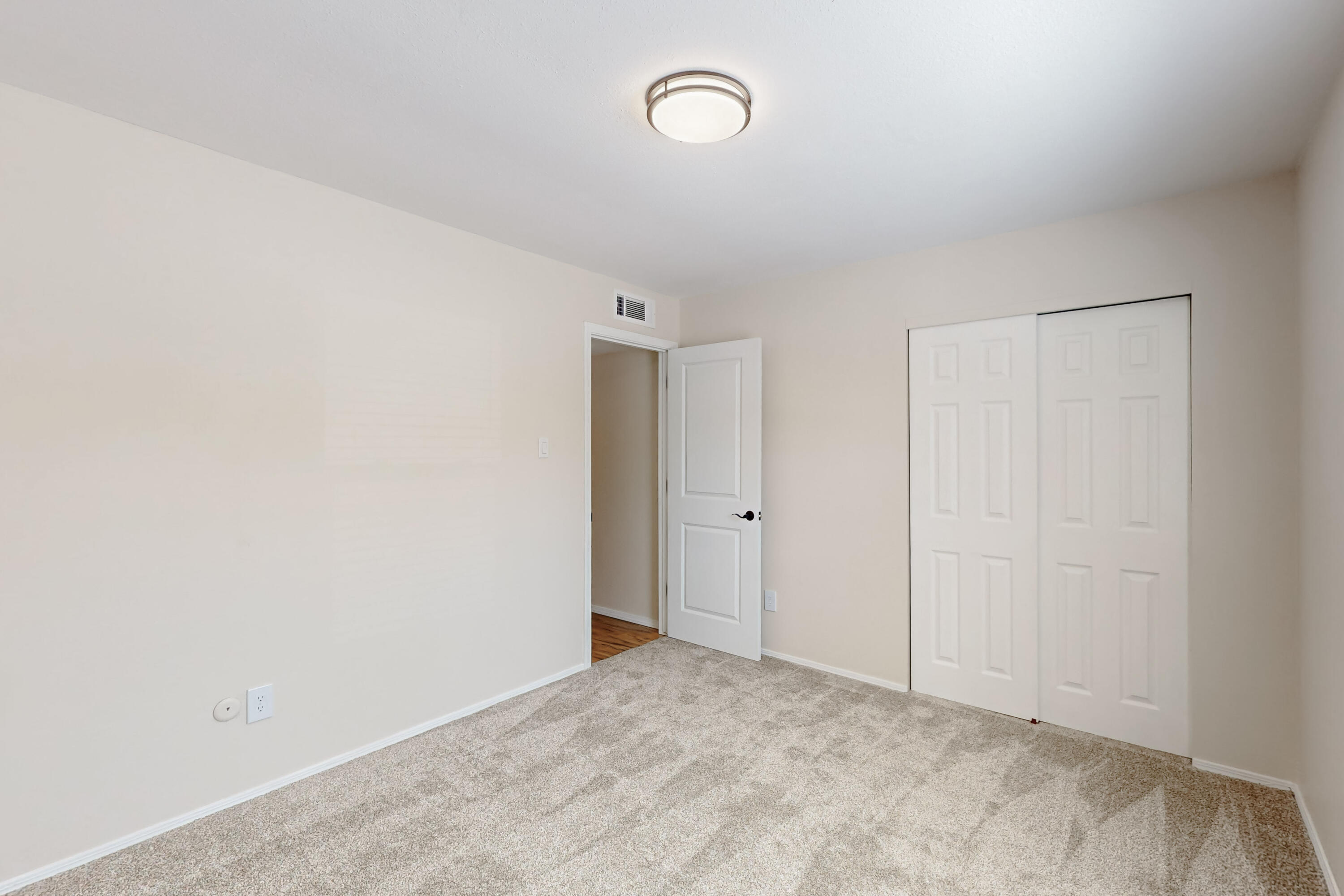 1825 Hiawatha Court NE