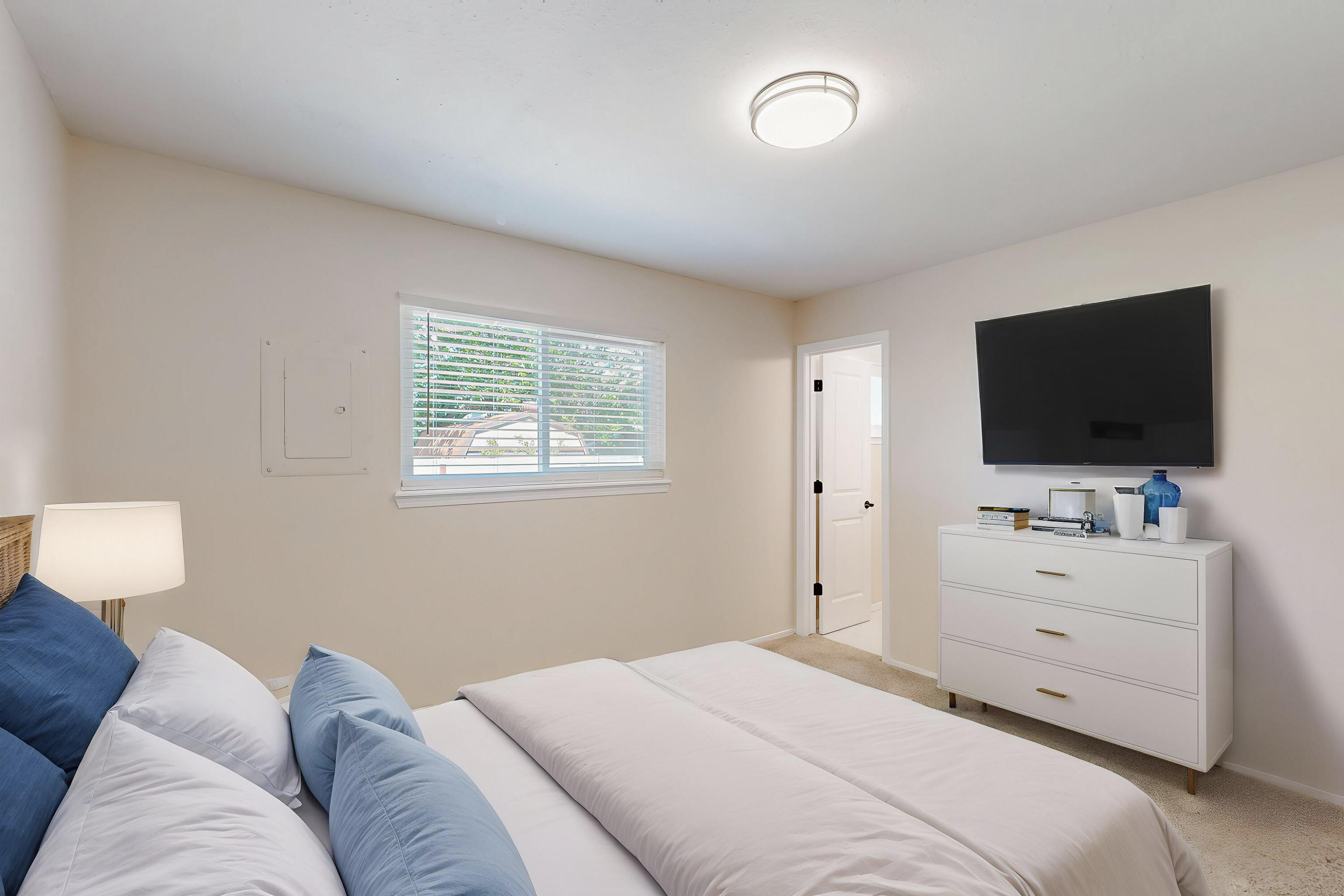 1825 Hiawatha Court NE