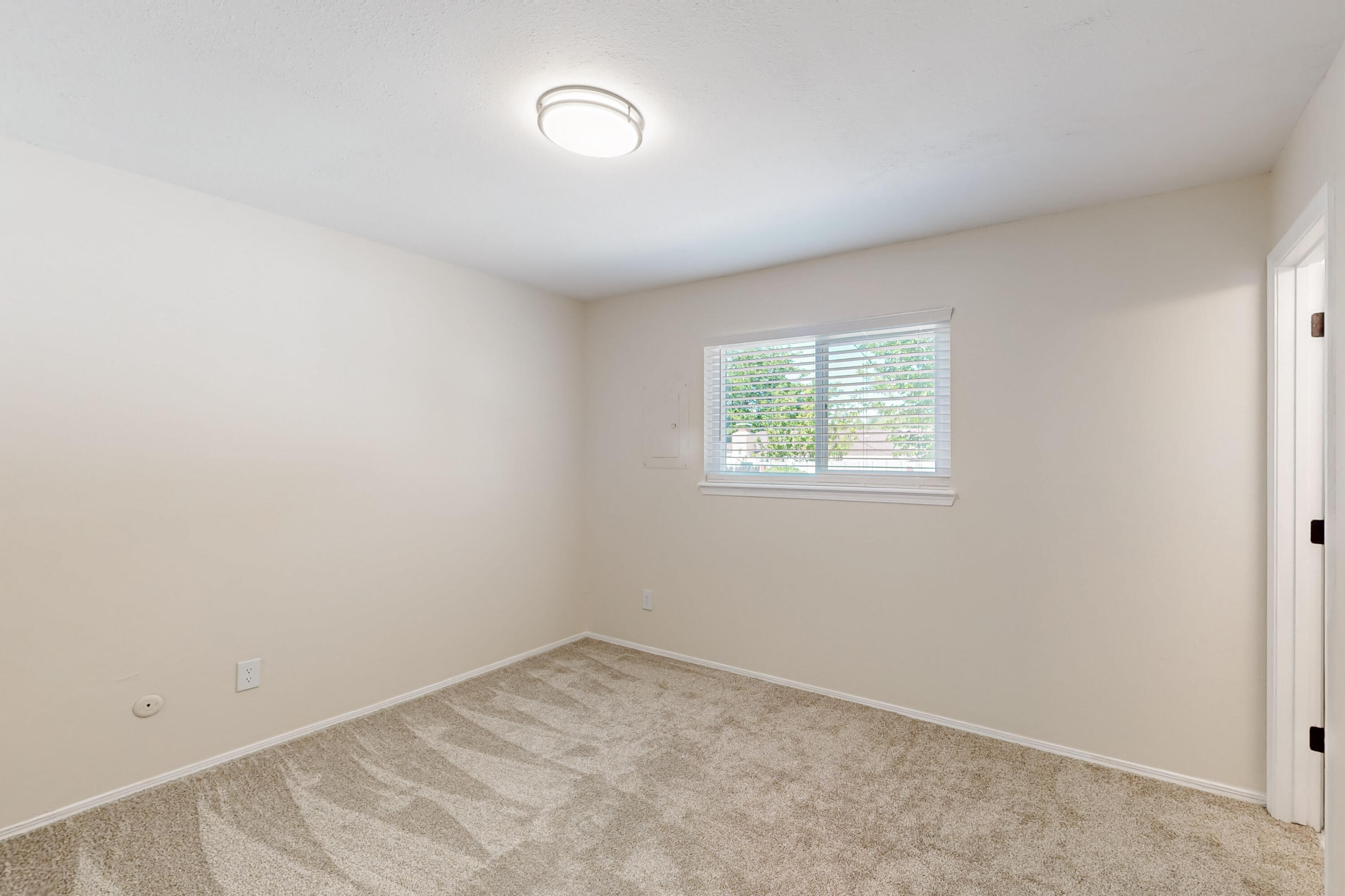 1825 Hiawatha Court NE