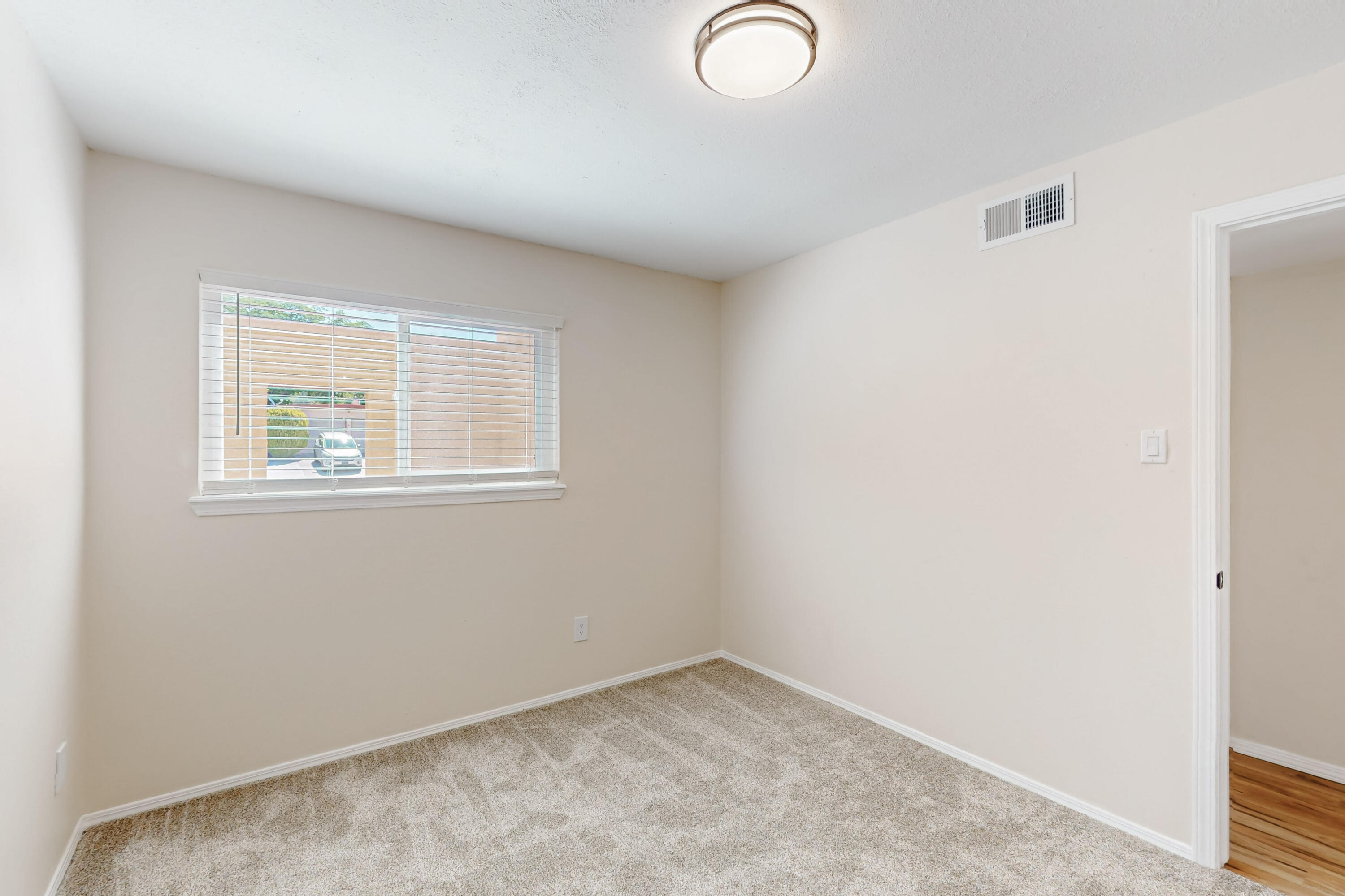 1825 Hiawatha Court NE