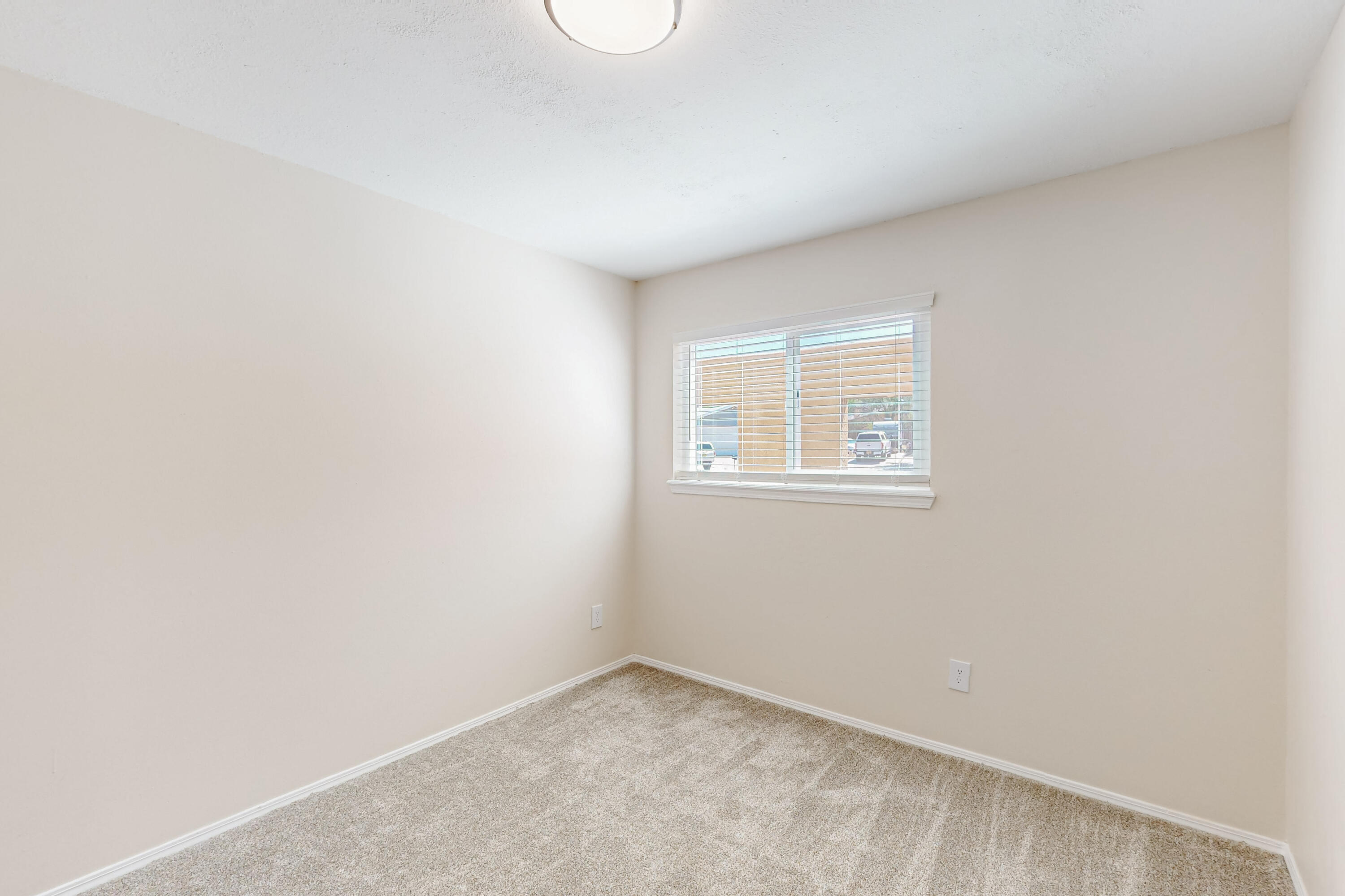 1825 Hiawatha Court NE