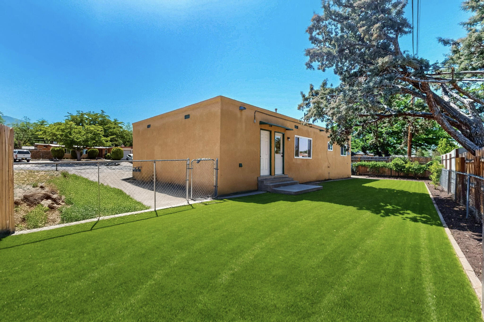 1825 Hiawatha Court NE