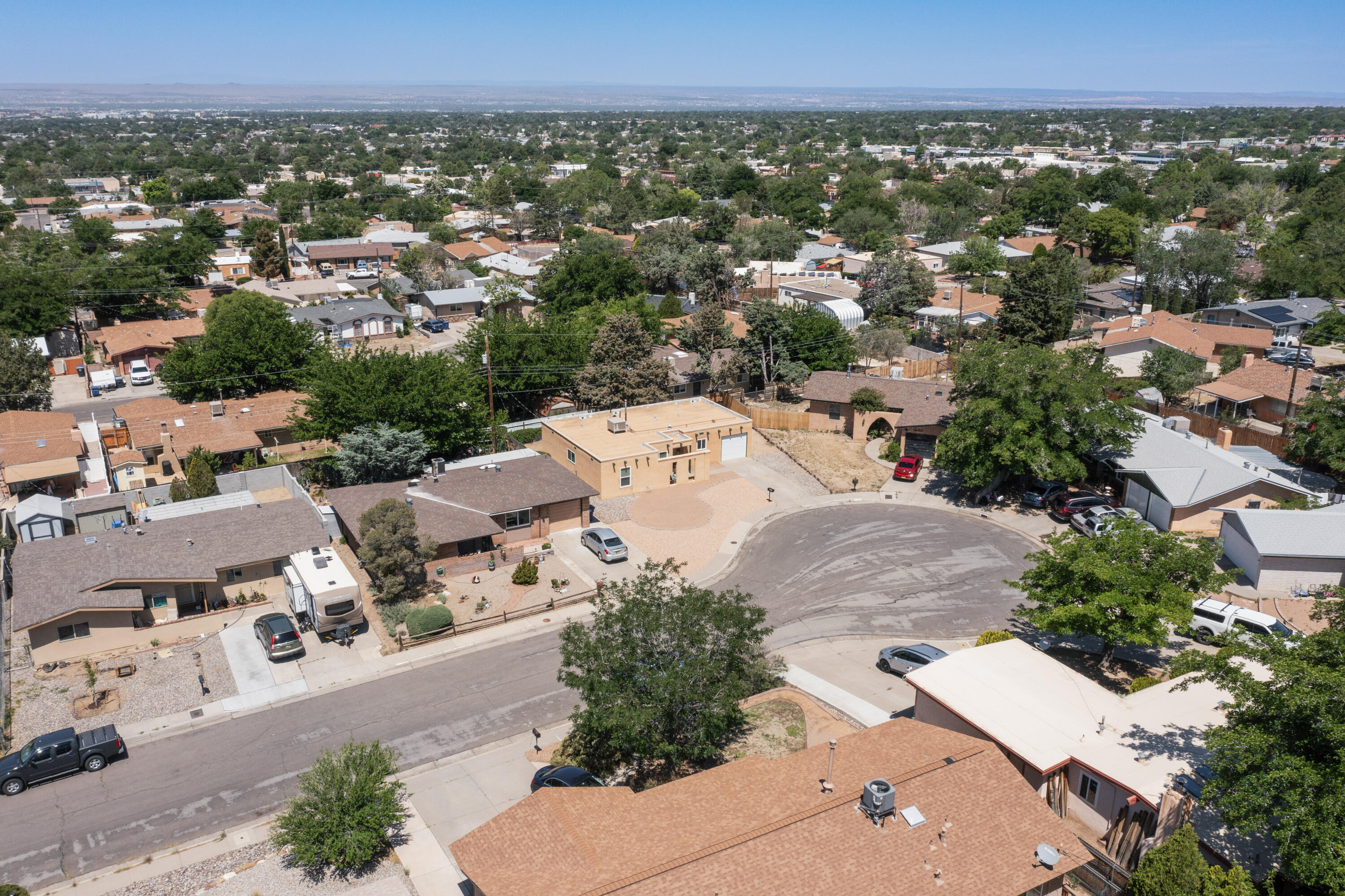 1825 Hiawatha Court NE