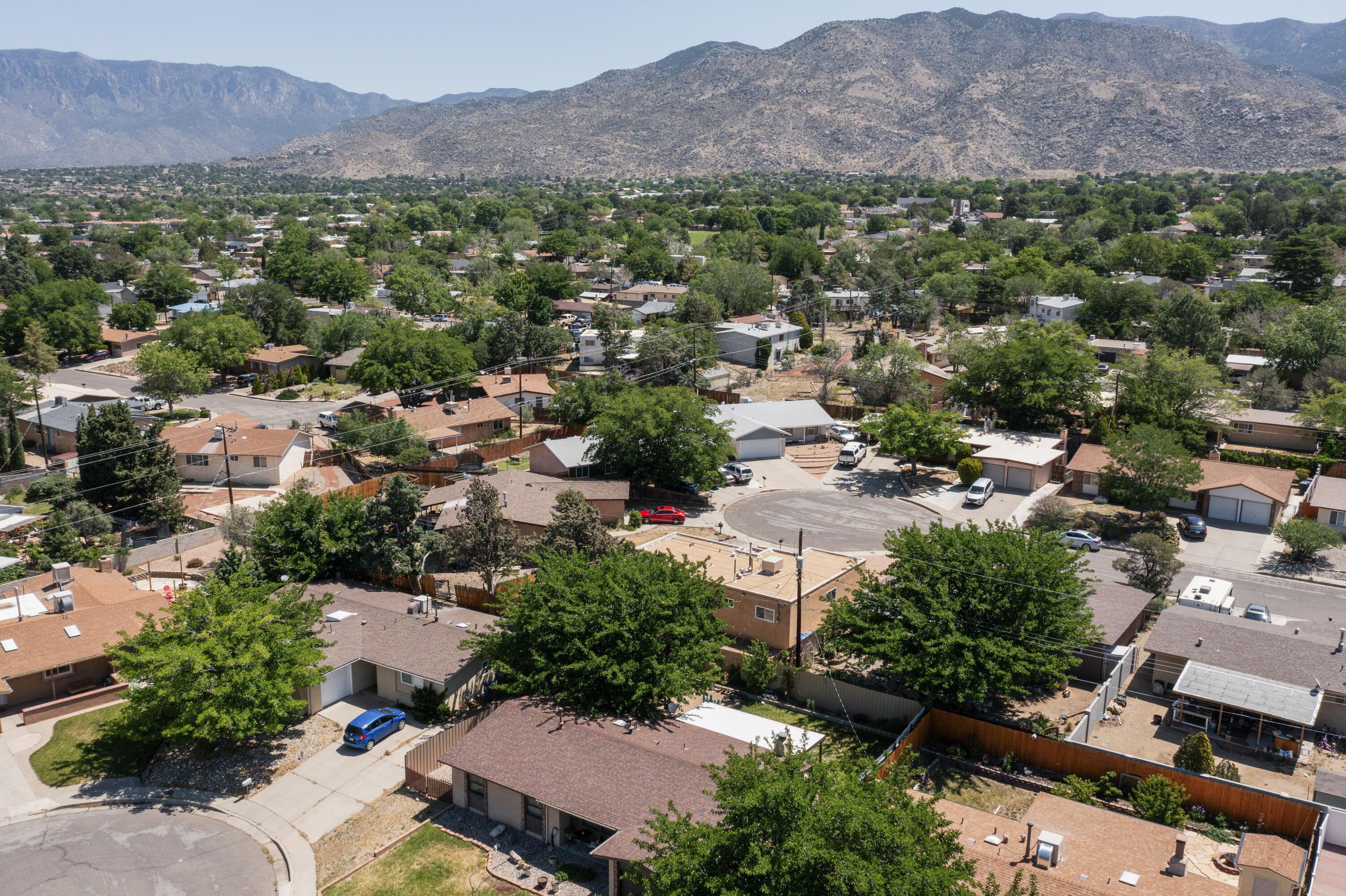 1825 Hiawatha Court NE