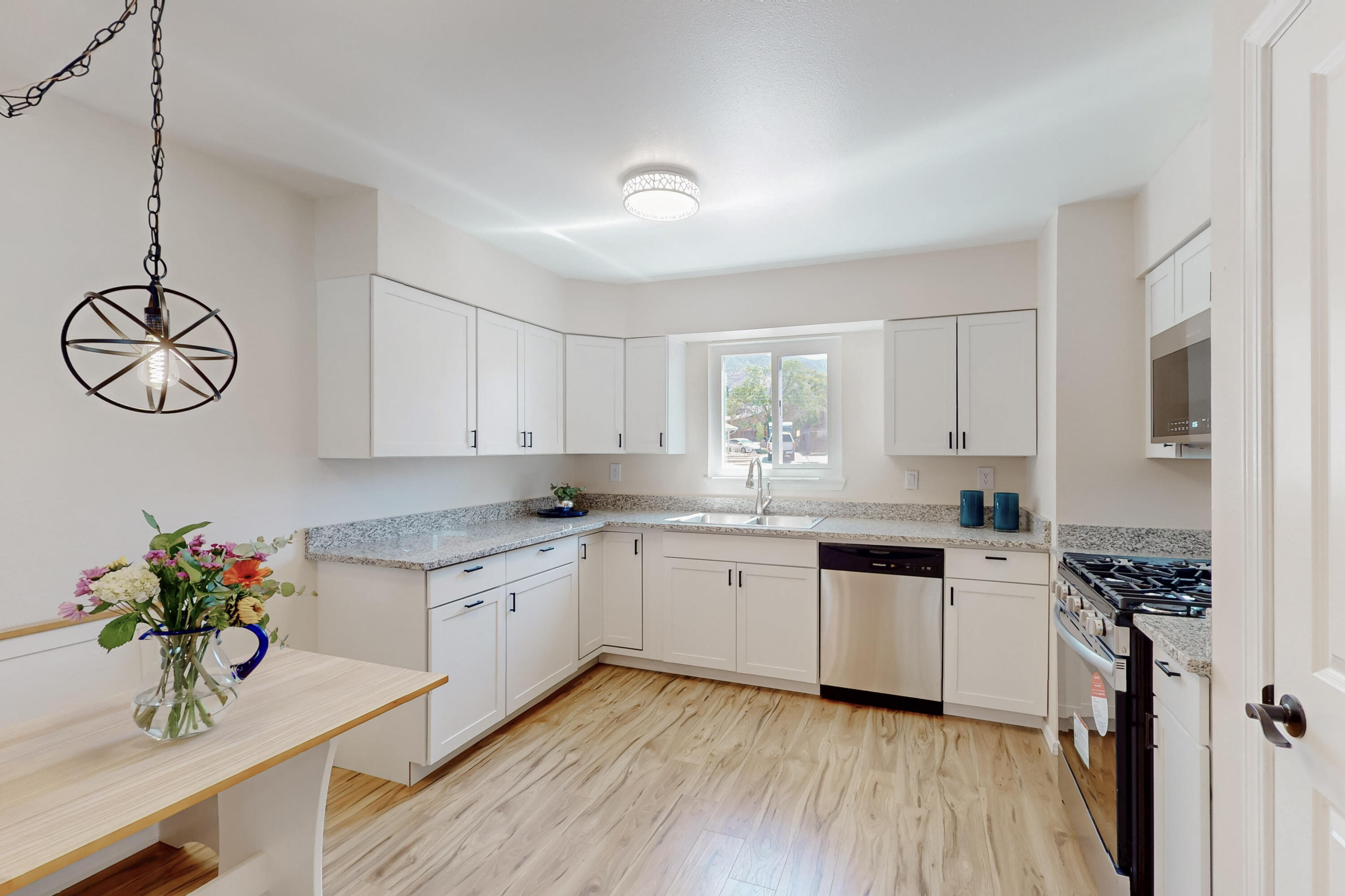 1825 Hiawatha Court NE