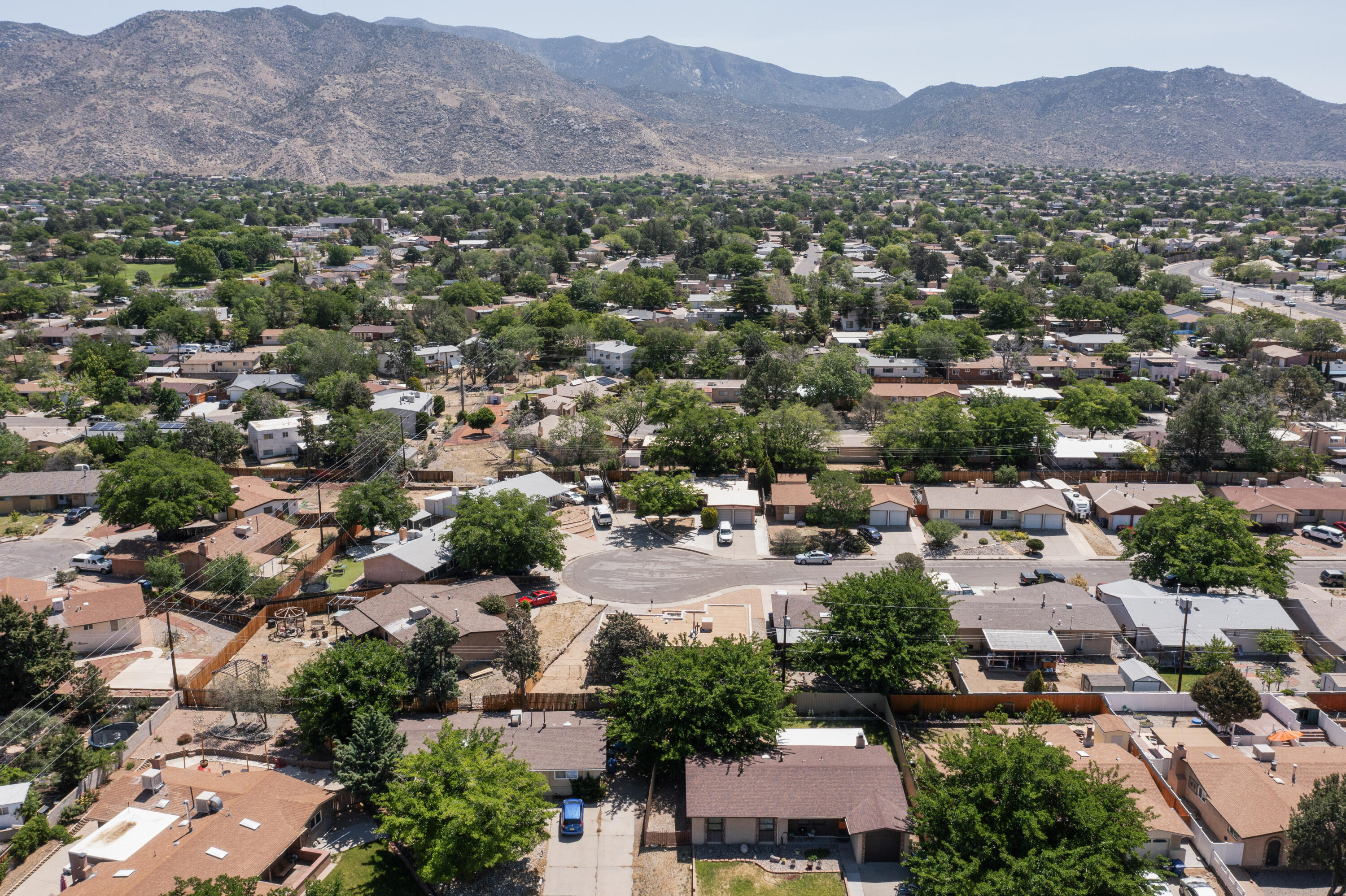 1825 Hiawatha Court NE