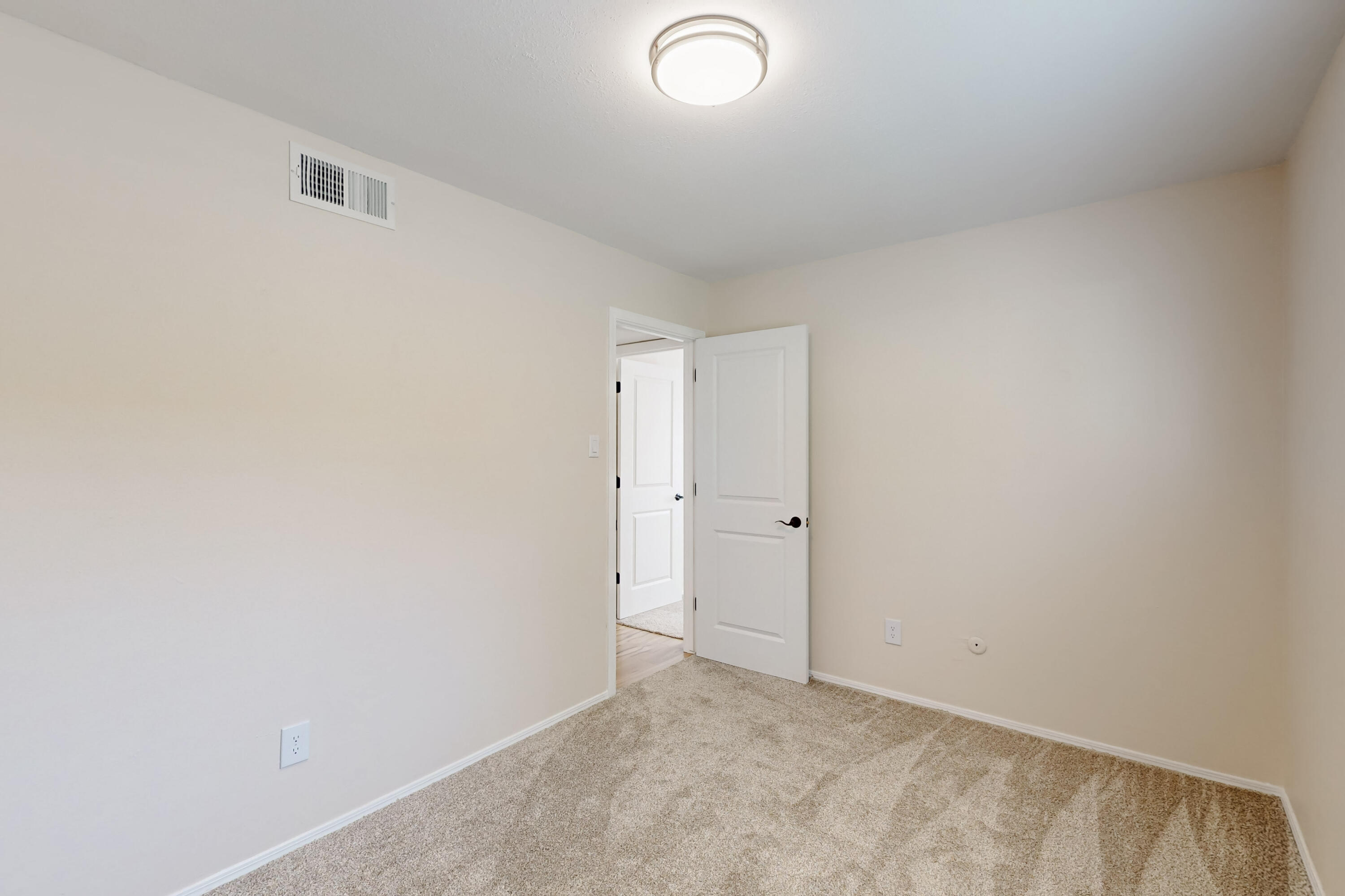 1825 Hiawatha Court NE