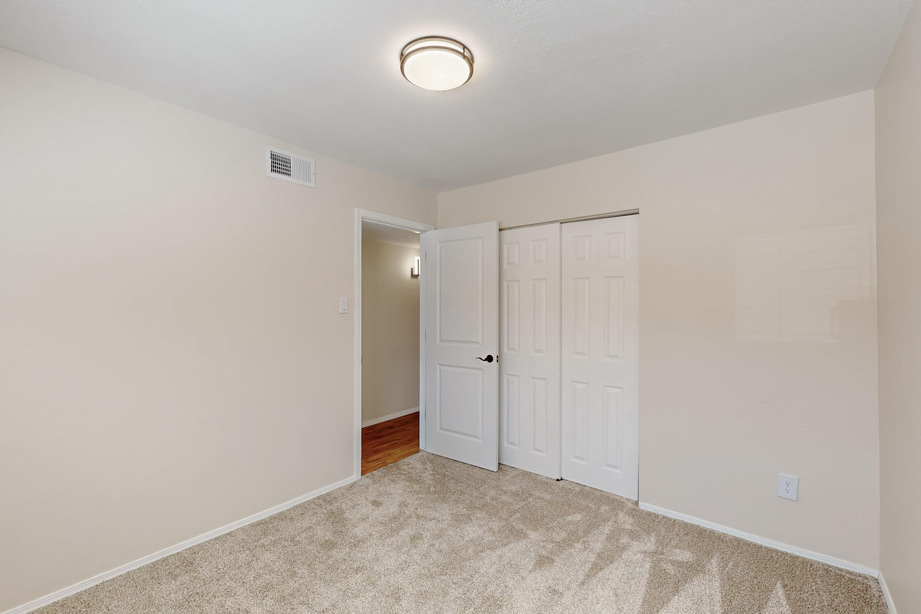 1825 Hiawatha Court NE