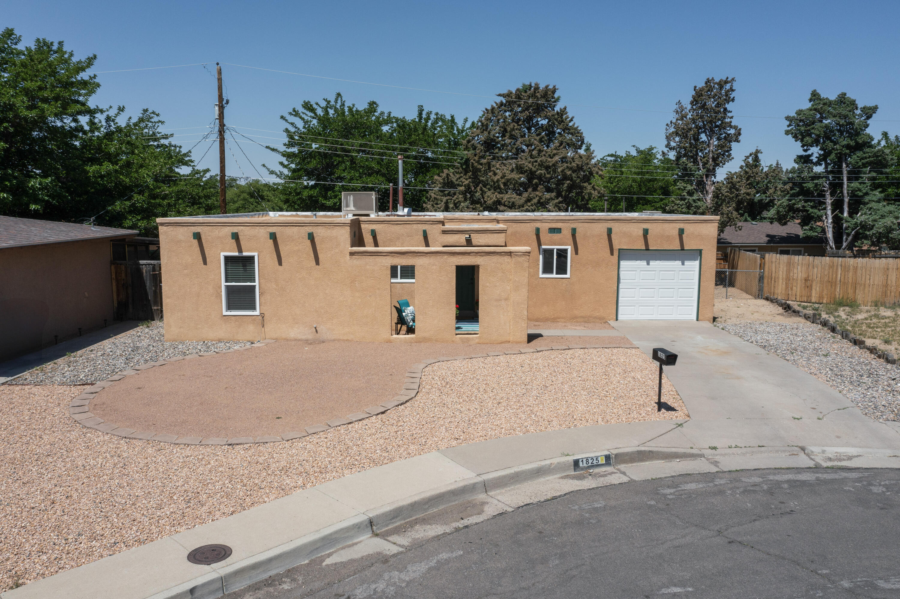 1825 Hiawatha Court NE