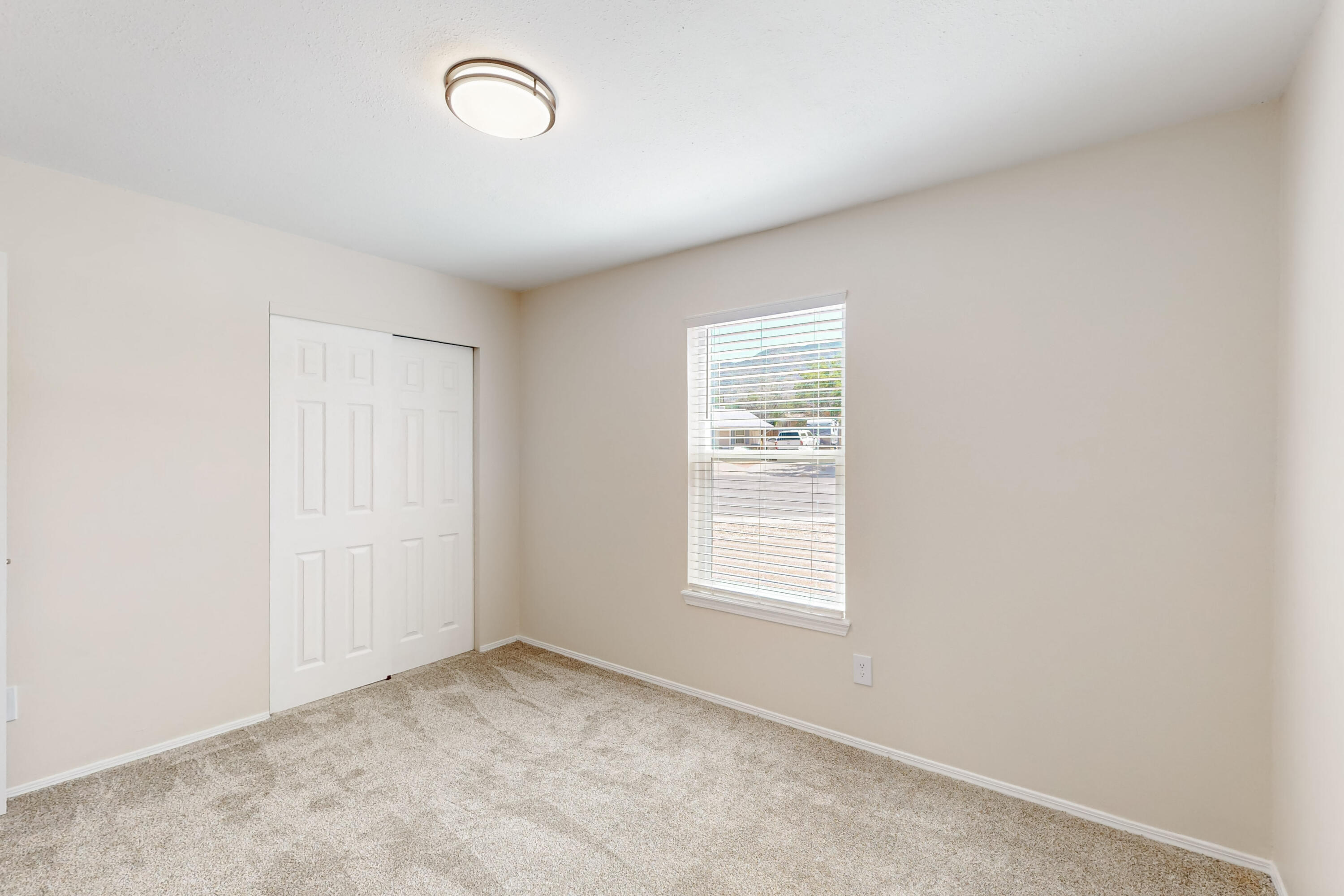 1825 Hiawatha Court NE