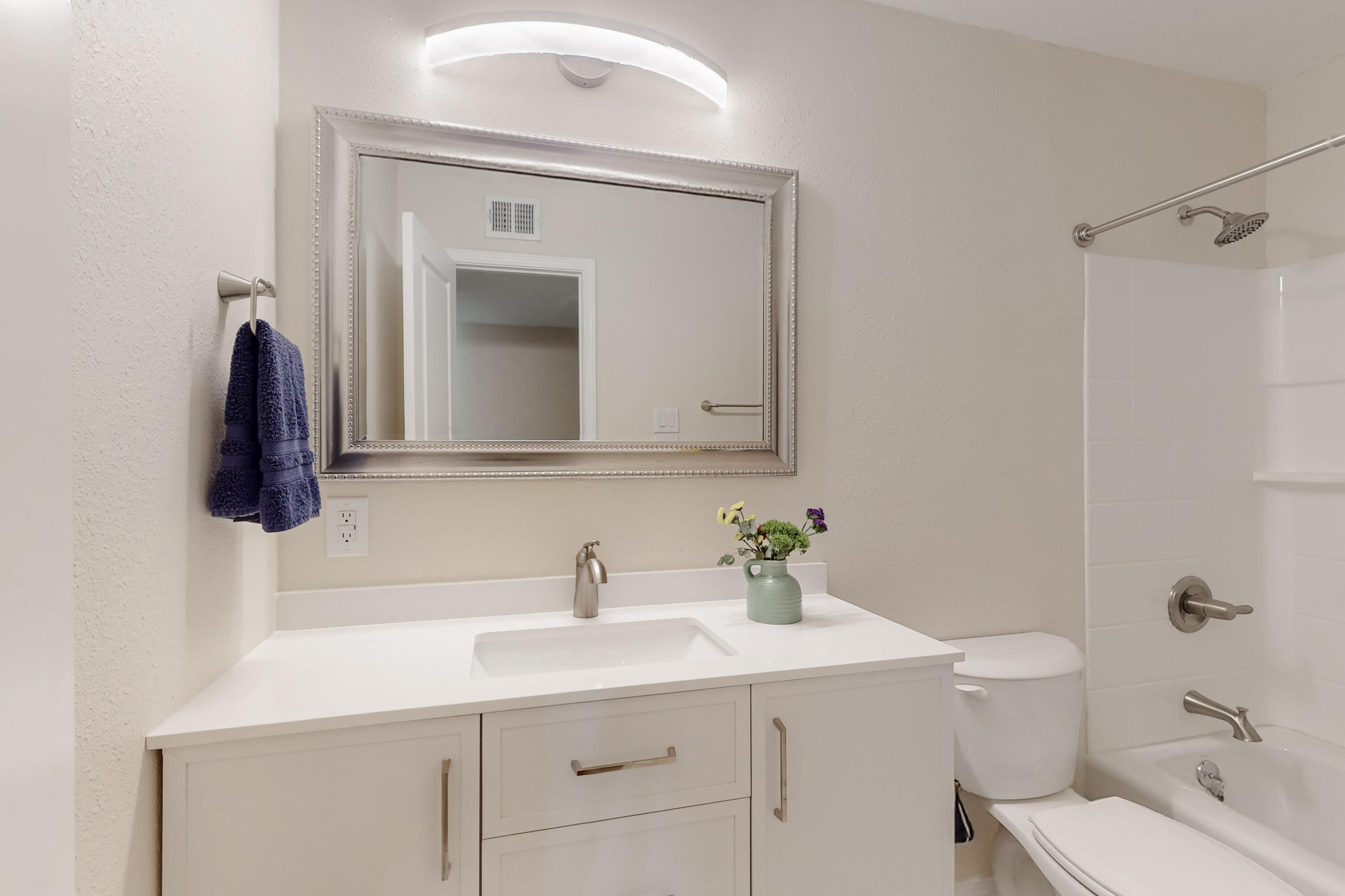 1825 Hiawatha Court NE