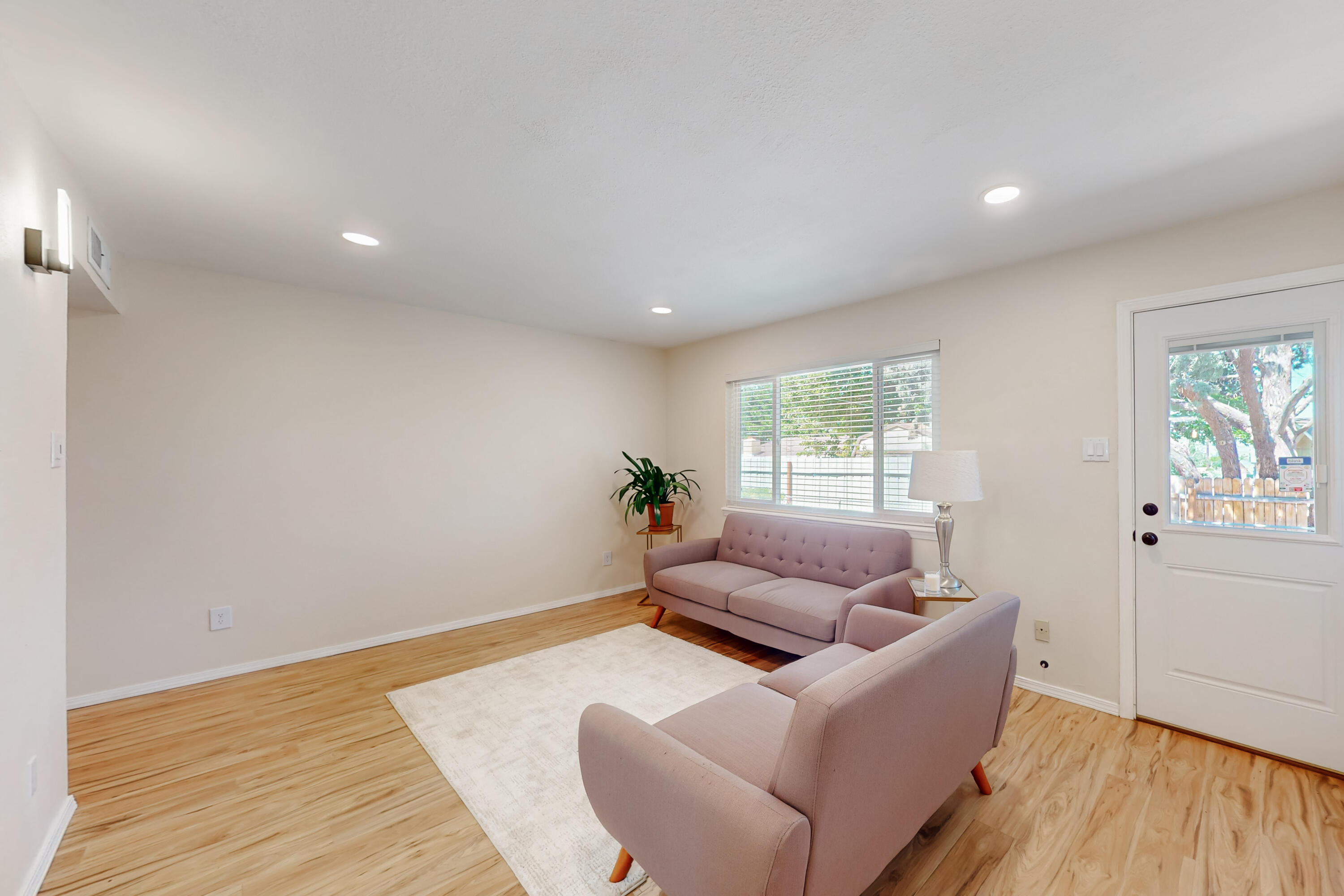 1825 Hiawatha Court NE