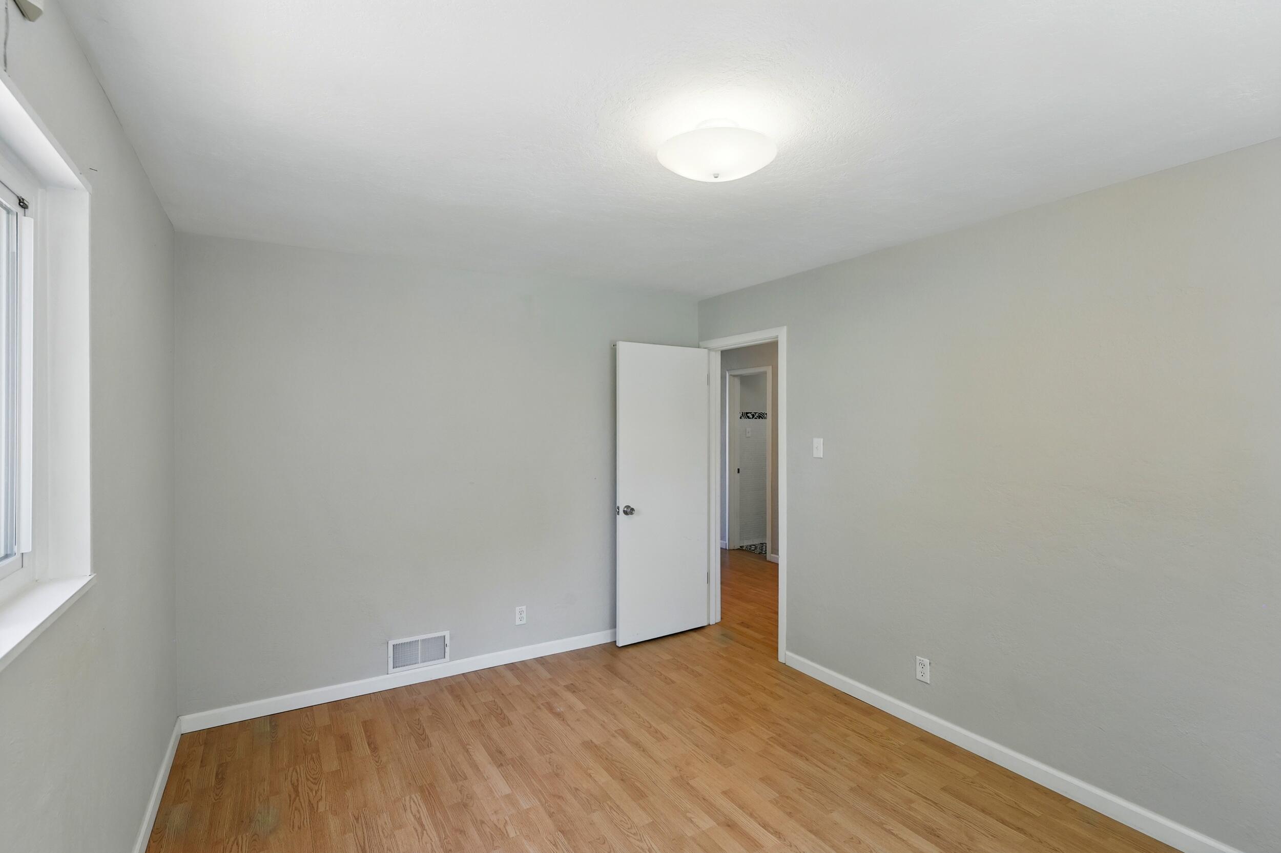 9722 APACHE Avenue NE