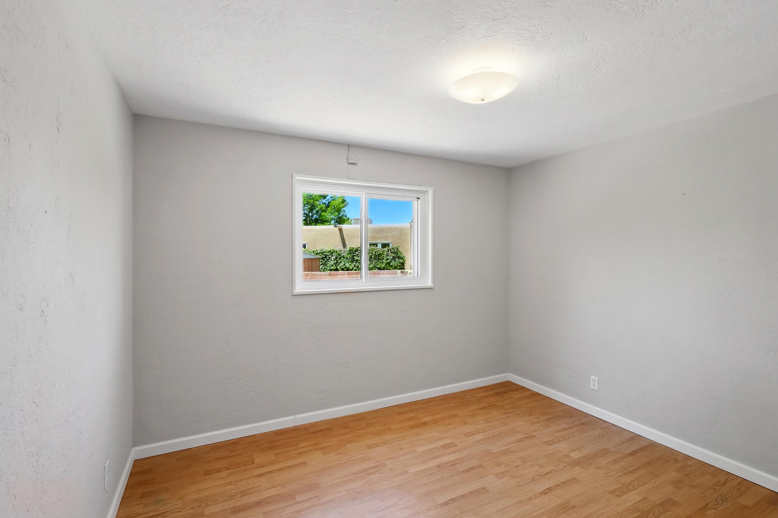 9722 APACHE Avenue NE