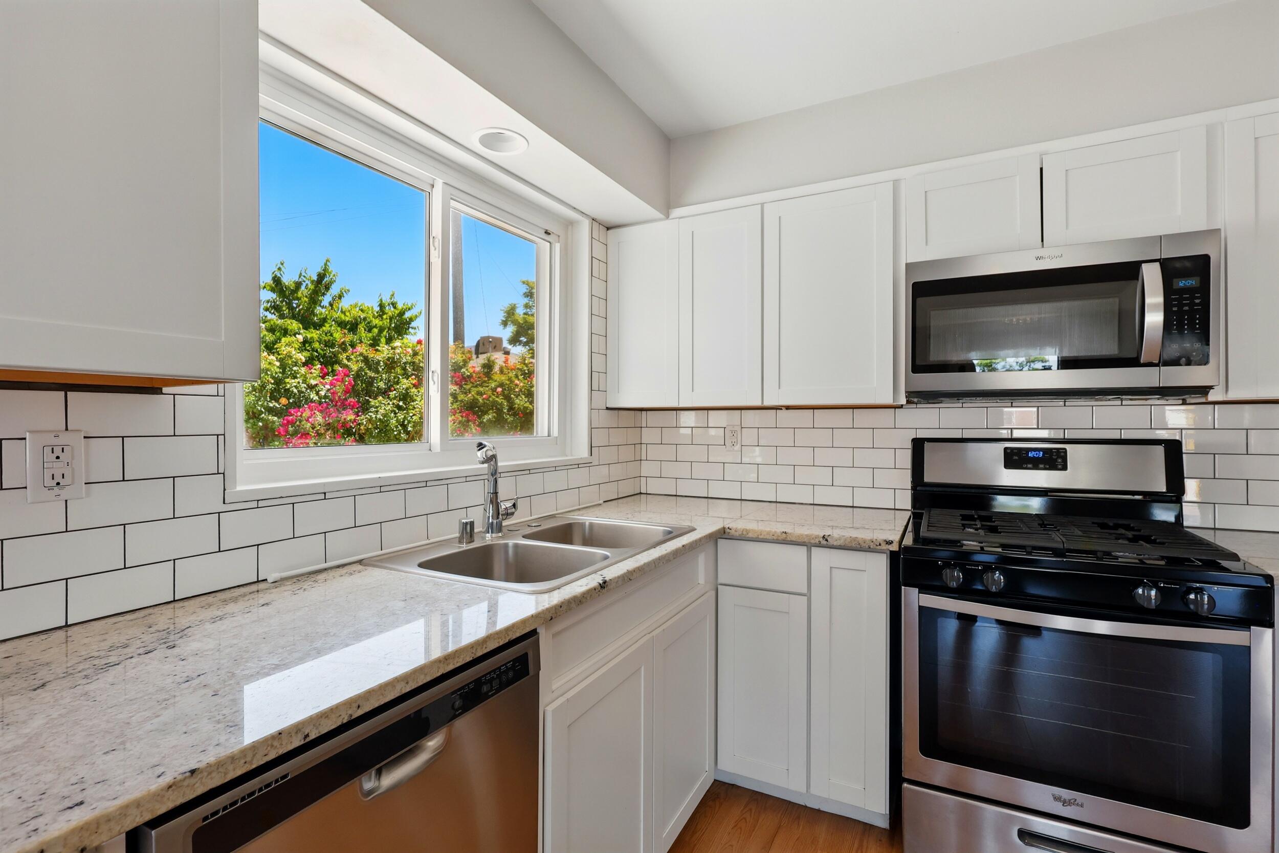 9722 APACHE Avenue NE