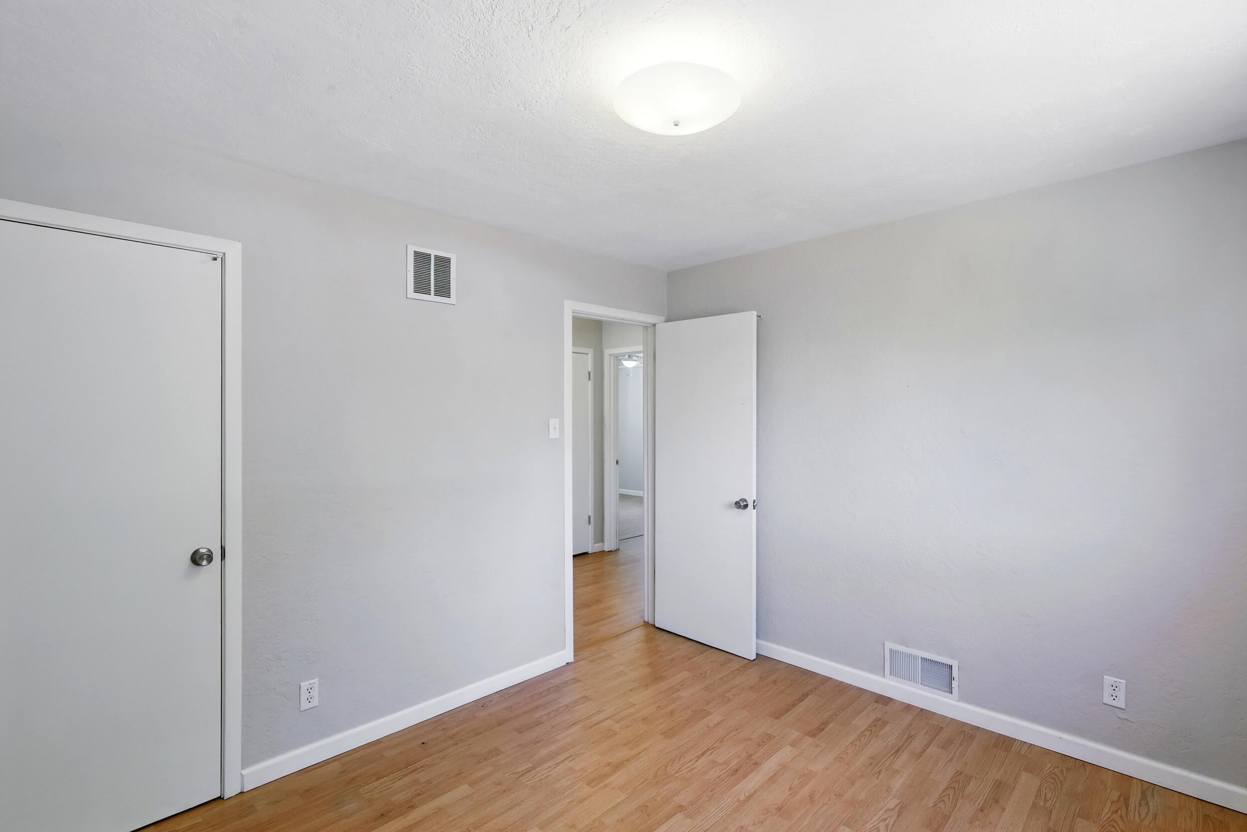 9722 APACHE Avenue NE