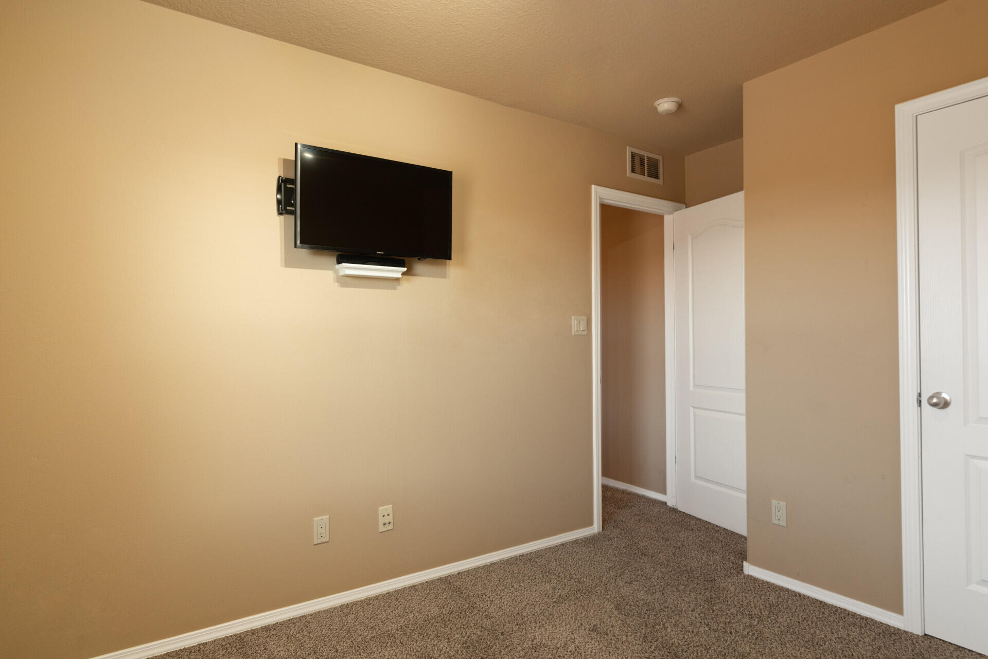 6116 PYRENEES Court NW