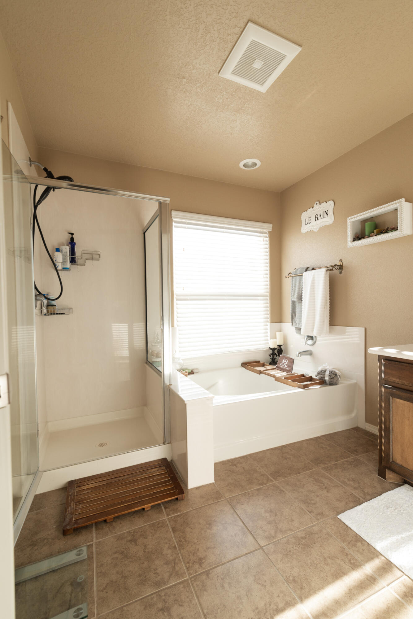 6116 PYRENEES Court NW