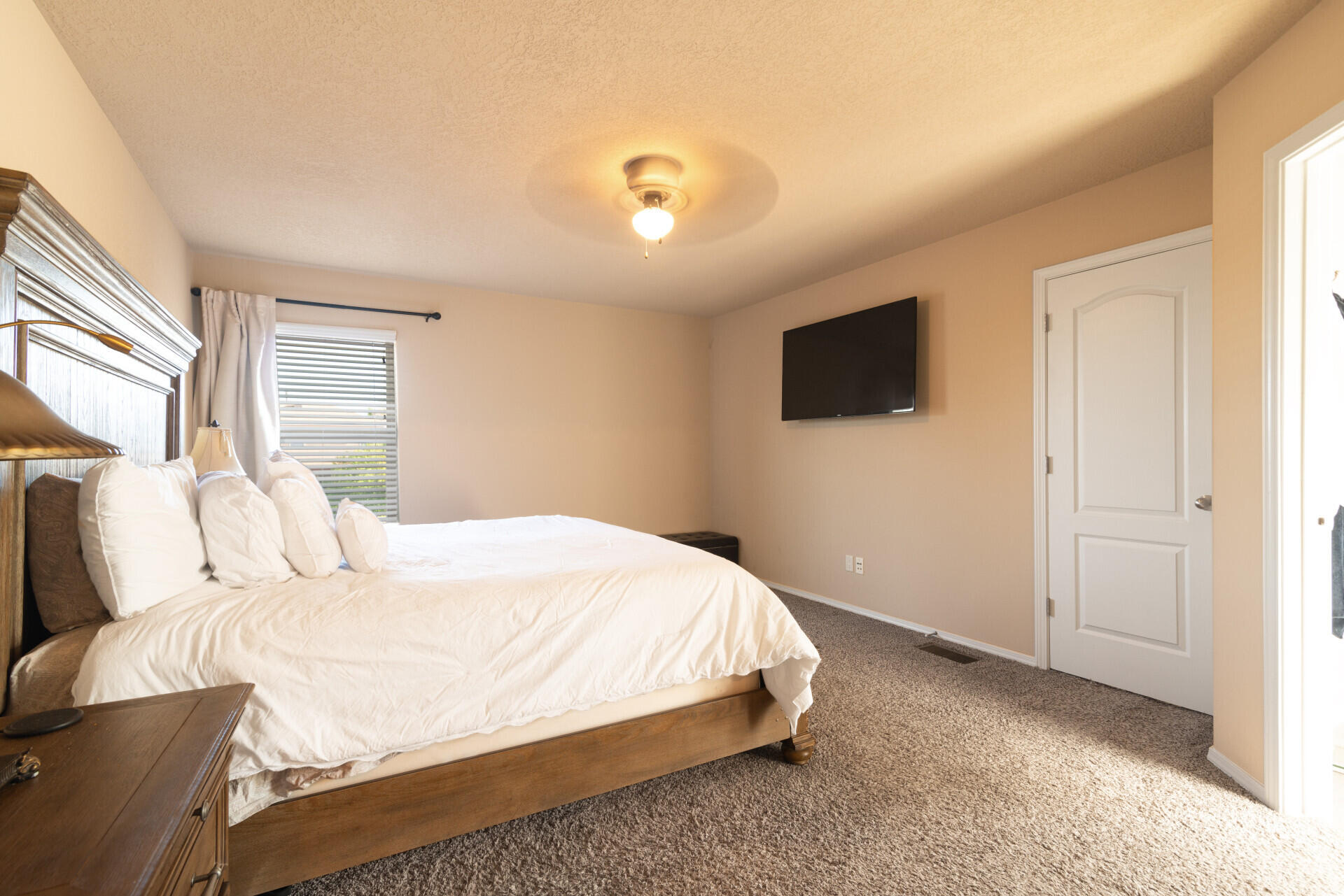 6116 PYRENEES Court NW