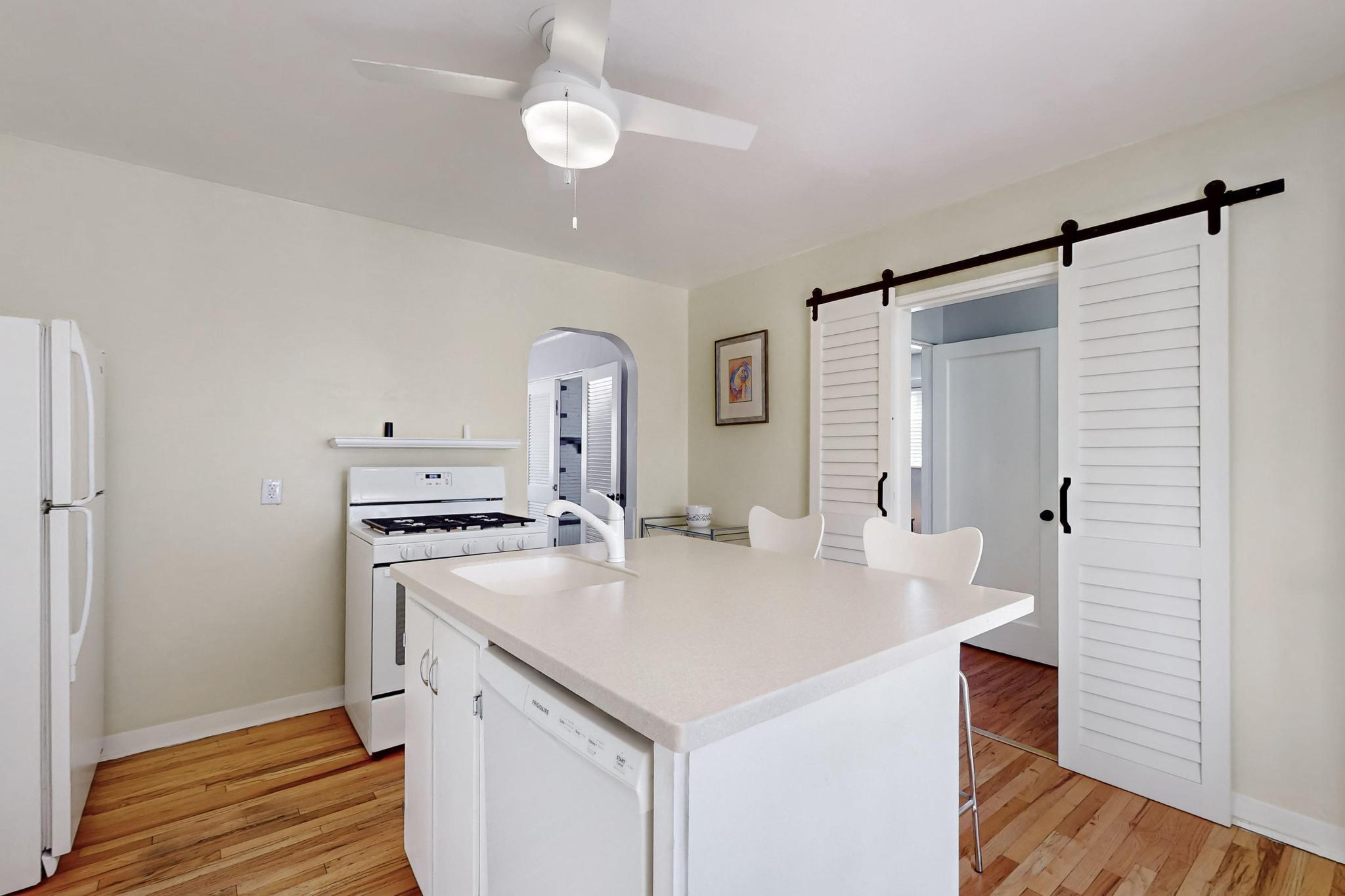 5416 EL ENCANTO Place NE