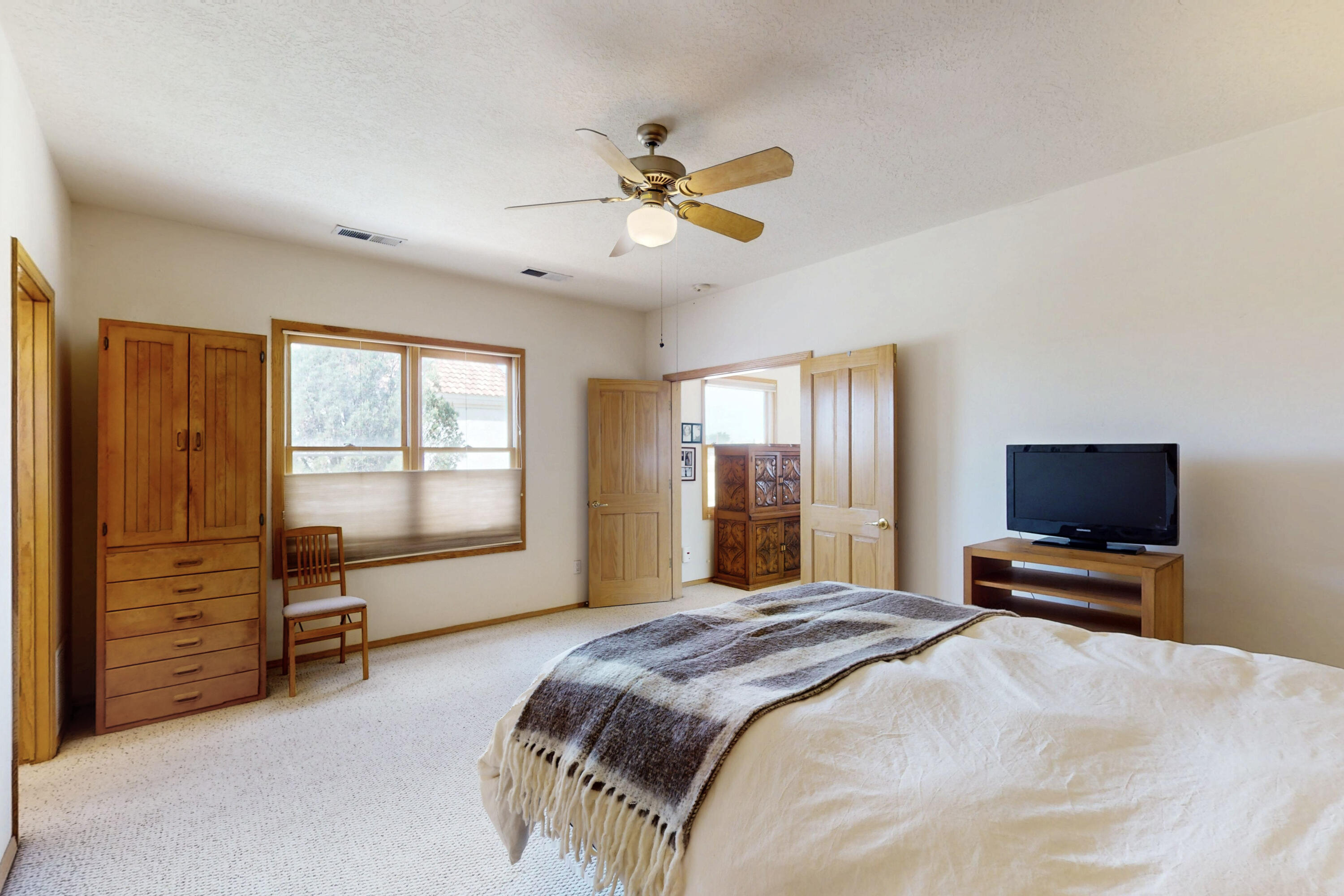 653 RENAISSANCE Loop SE