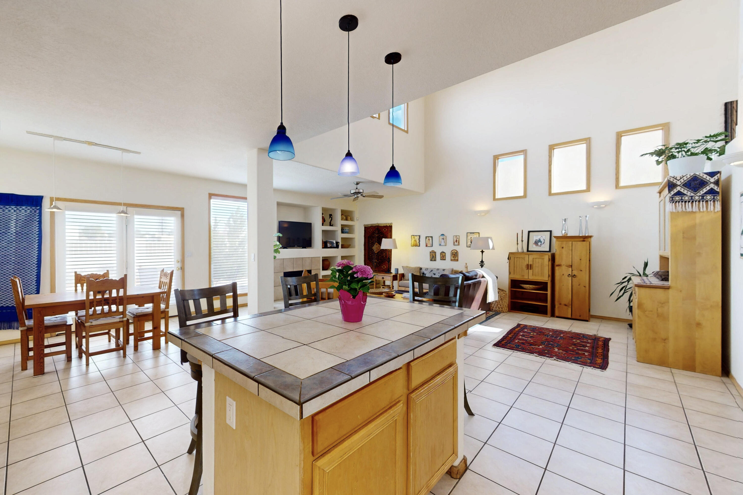 653 RENAISSANCE Loop SE