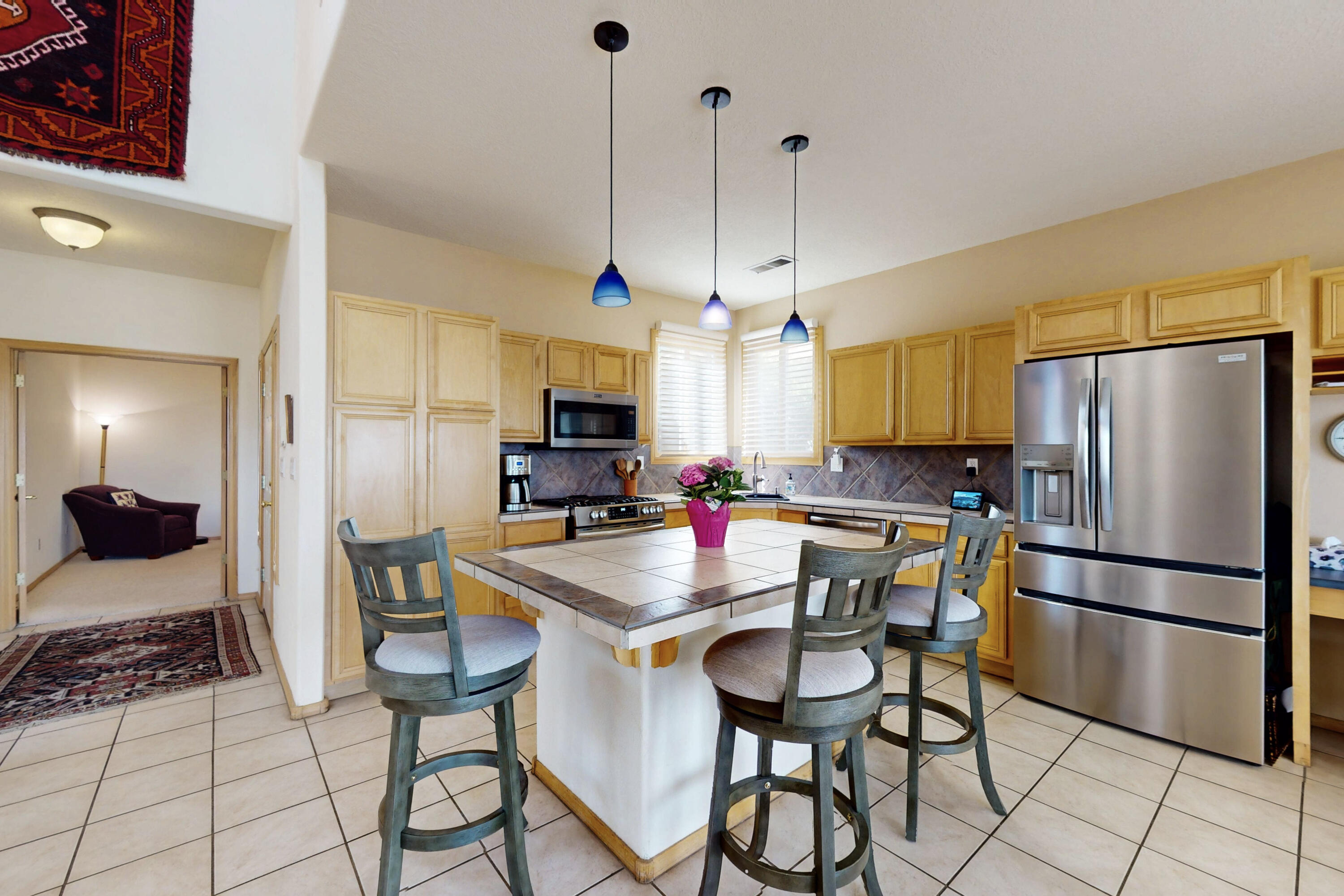 653 RENAISSANCE Loop SE