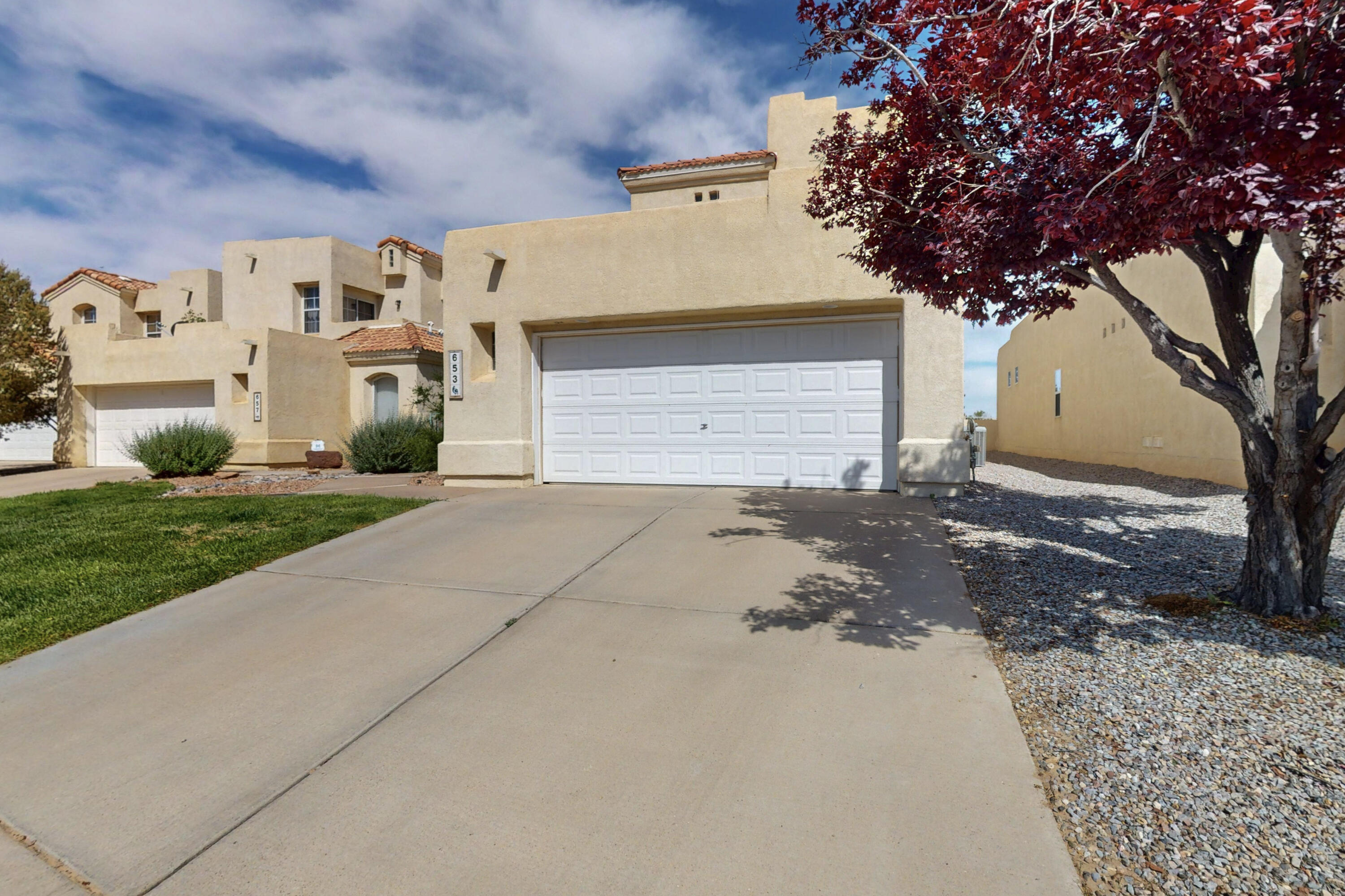 653 RENAISSANCE Loop SE