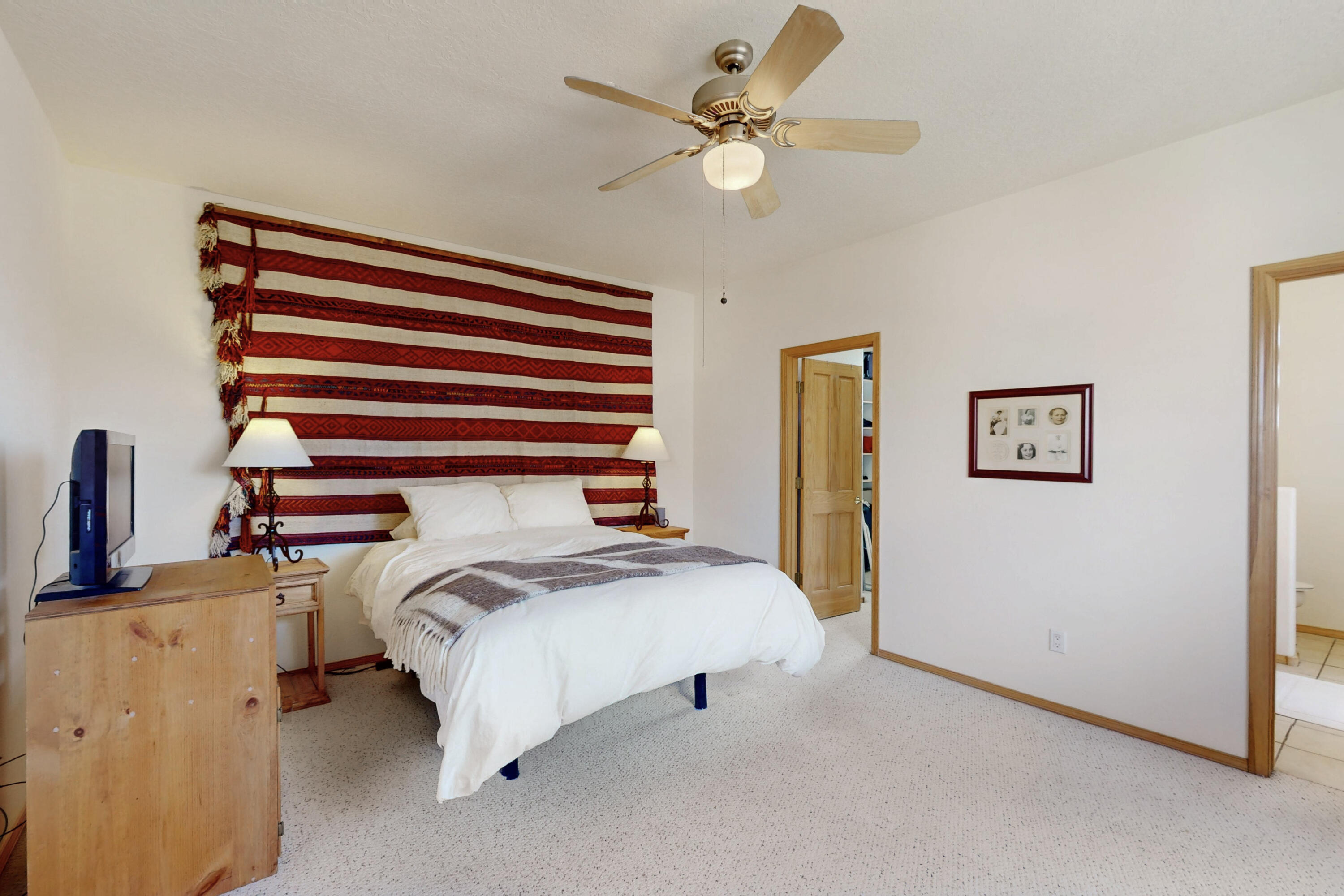 653 RENAISSANCE Loop SE